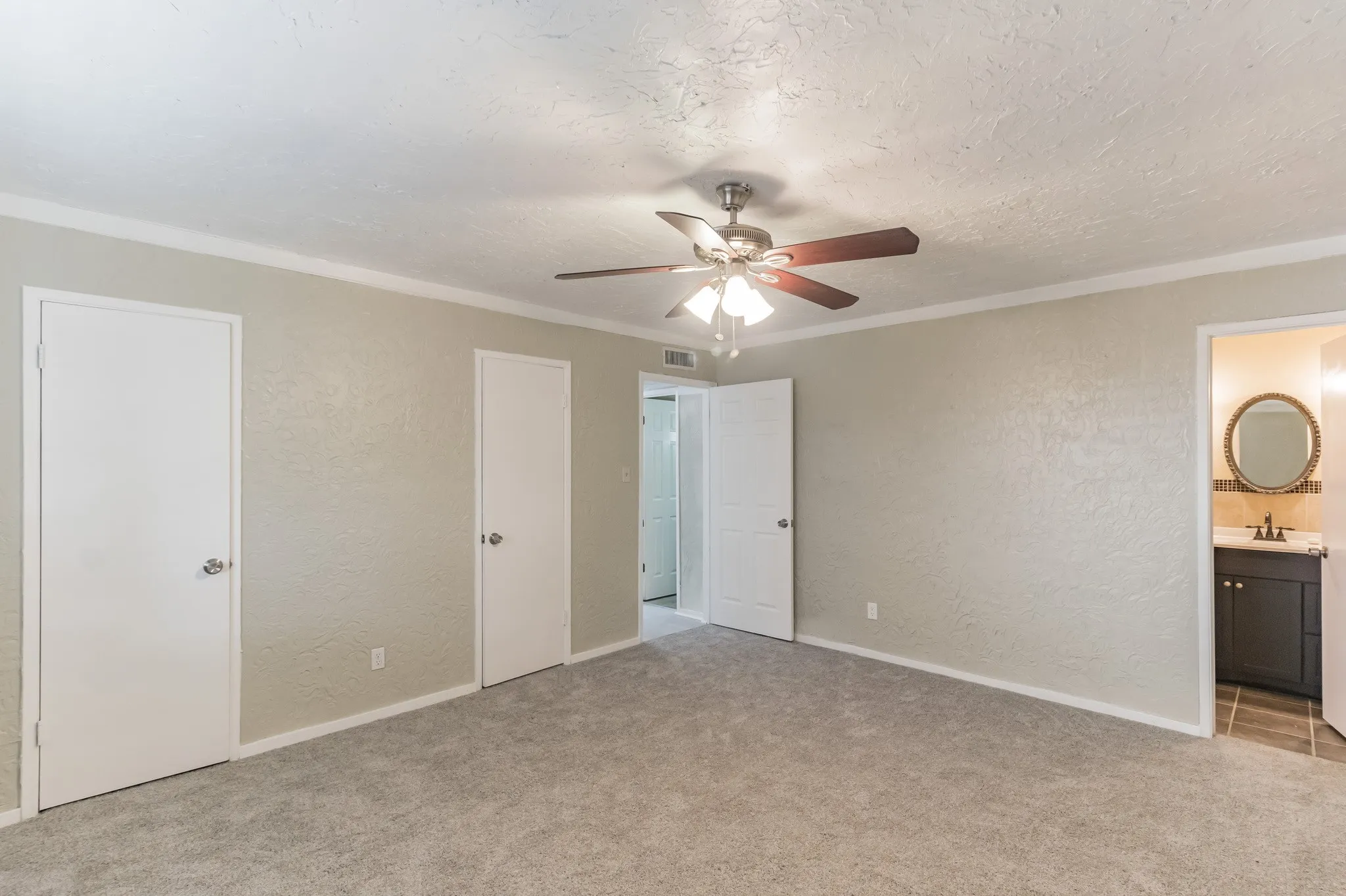 Single Family Residence For Rent in Dallas County , 3117 San Diego Drive, Dallas, Texas 75228, 3 Bedroom, 2 Bathroom, 2 Garage spaces, 1,674 Sqft, built in 1979, mls#21372906, Real Estate Agent in Dallas, Homes For Rent in Dallas county, Homes For Rent in Dallas, Realtor in Dallas Texas, Real Estate Brokerage Independent Realty Texas, Luminita Cordes Realtor