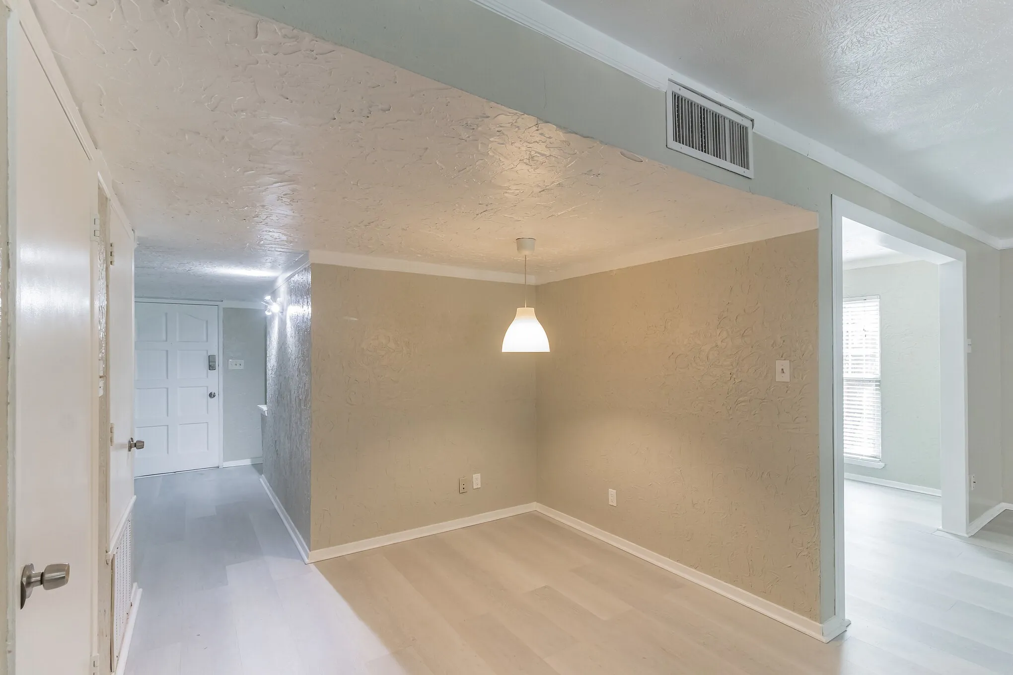 Single Family Residence For Rent in Dallas County , 3117 San Diego Drive, Dallas, Texas 75228, 3 Bedroom, 2 Bathroom, 2 Garage spaces, 1,674 Sqft, built in 1979, mls#21372906, Real Estate Agent in Dallas, Homes For Rent in Dallas county, Homes For Rent in Dallas, Realtor in Dallas Texas, Real Estate Brokerage Independent Realty Texas, Luminita Cordes Realtor