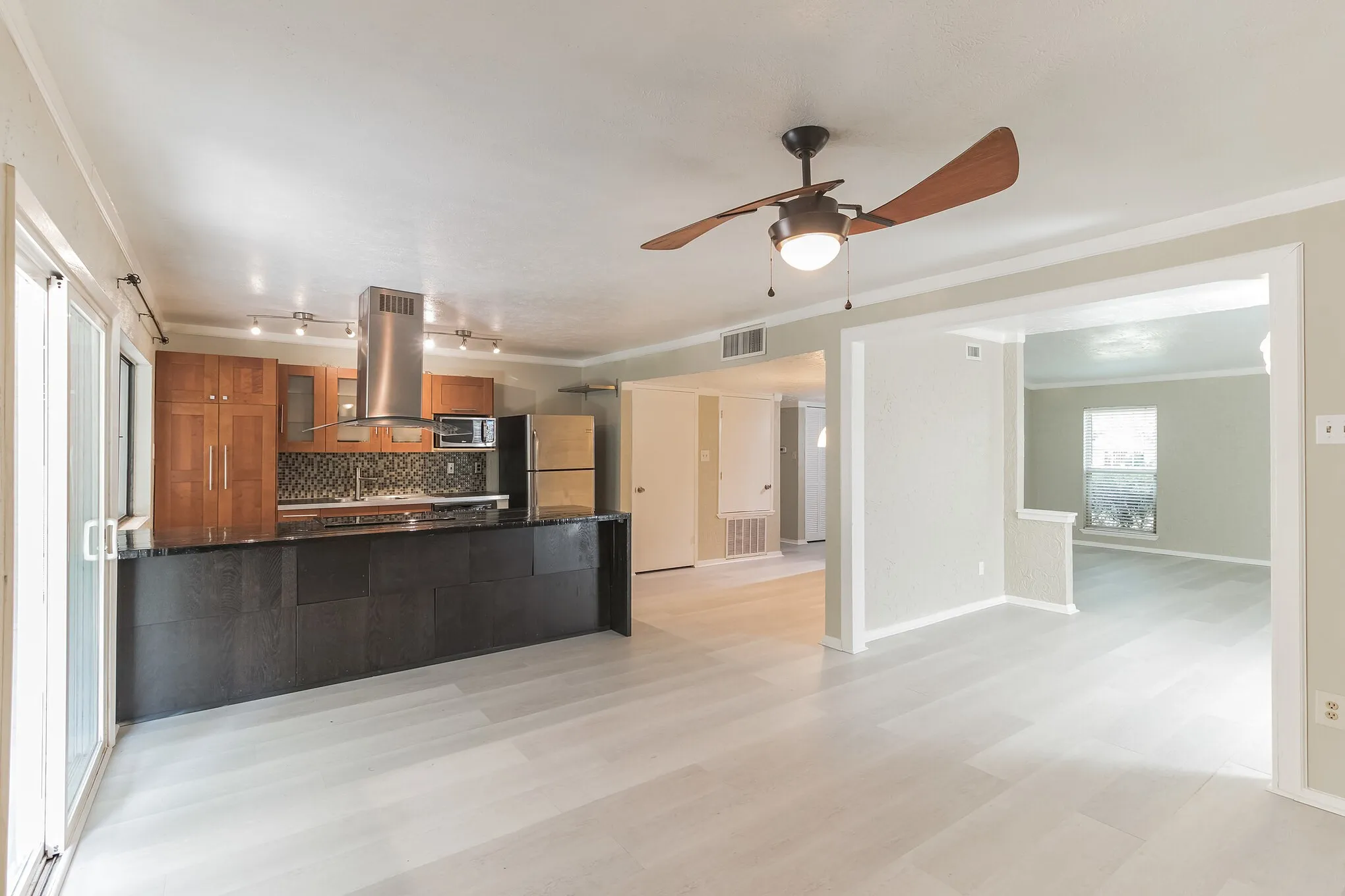 Single Family Residence For Rent in Dallas County , 3117 San Diego Drive, Dallas, Texas 75228, 3 Bedroom, 2 Bathroom, 2 Garage spaces, 1,674 Sqft, built in 1979, mls#21372906, Real Estate Agent in Dallas, Homes For Rent in Dallas county, Homes For Rent in Dallas, Realtor in Dallas Texas, Real Estate Brokerage Independent Realty Texas, Luminita Cordes Realtor
