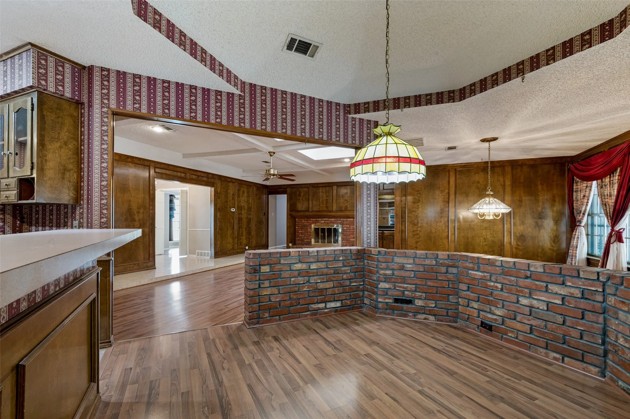 Single Family Residence For Sale in Tarrant County , 9015 Hunters Glen Trail, Fort Worth, Texas 76120, 4 Bedroom, 3 Bathroom, 2 Garage spaces, 2,889 Sqft, built in 1976, mls#21346692, Real Estate Agent in Fort Worth, Homes For Sale in Tarrant county, Homes For Sale in Fort Worth, Realtor in Fort Worth Texas, Real Estate Brokerage Independent Realty Texas, Luminita Cordes Realtor