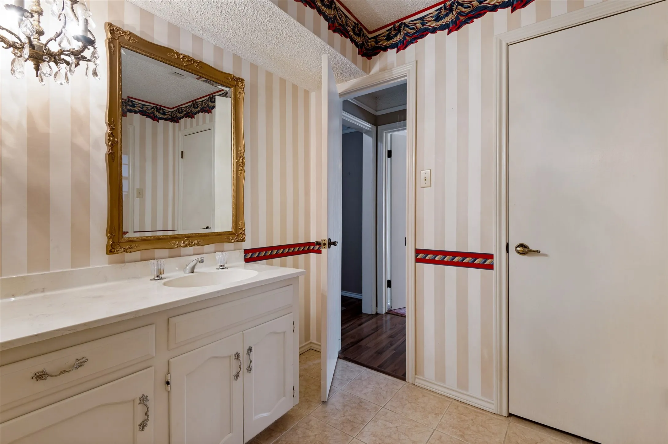 Single Family Residence For Sale in Tarrant County , 9015 Hunters Glen Trail, Fort Worth, Texas 76120, 4 Bedroom, 3 Bathroom, 2 Garage spaces, 2,889 Sqft, built in 1976, mls#21346692, Real Estate Agent in Fort Worth, Homes For Sale in Tarrant county, Homes For Sale in Fort Worth, Realtor in Fort Worth Texas, Real Estate Brokerage Independent Realty Texas, Luminita Cordes Realtor