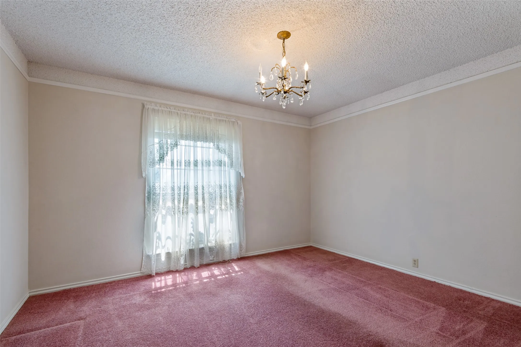 Single Family Residence For Sale in Tarrant County , 9015 Hunters Glen Trail, Fort Worth, Texas 76120, 4 Bedroom, 3 Bathroom, 2 Garage spaces, 2,889 Sqft, built in 1976, mls#21346692, Real Estate Agent in Fort Worth, Homes For Sale in Tarrant county, Homes For Sale in Fort Worth, Realtor in Fort Worth Texas, Real Estate Brokerage Independent Realty Texas, Luminita Cordes Realtor