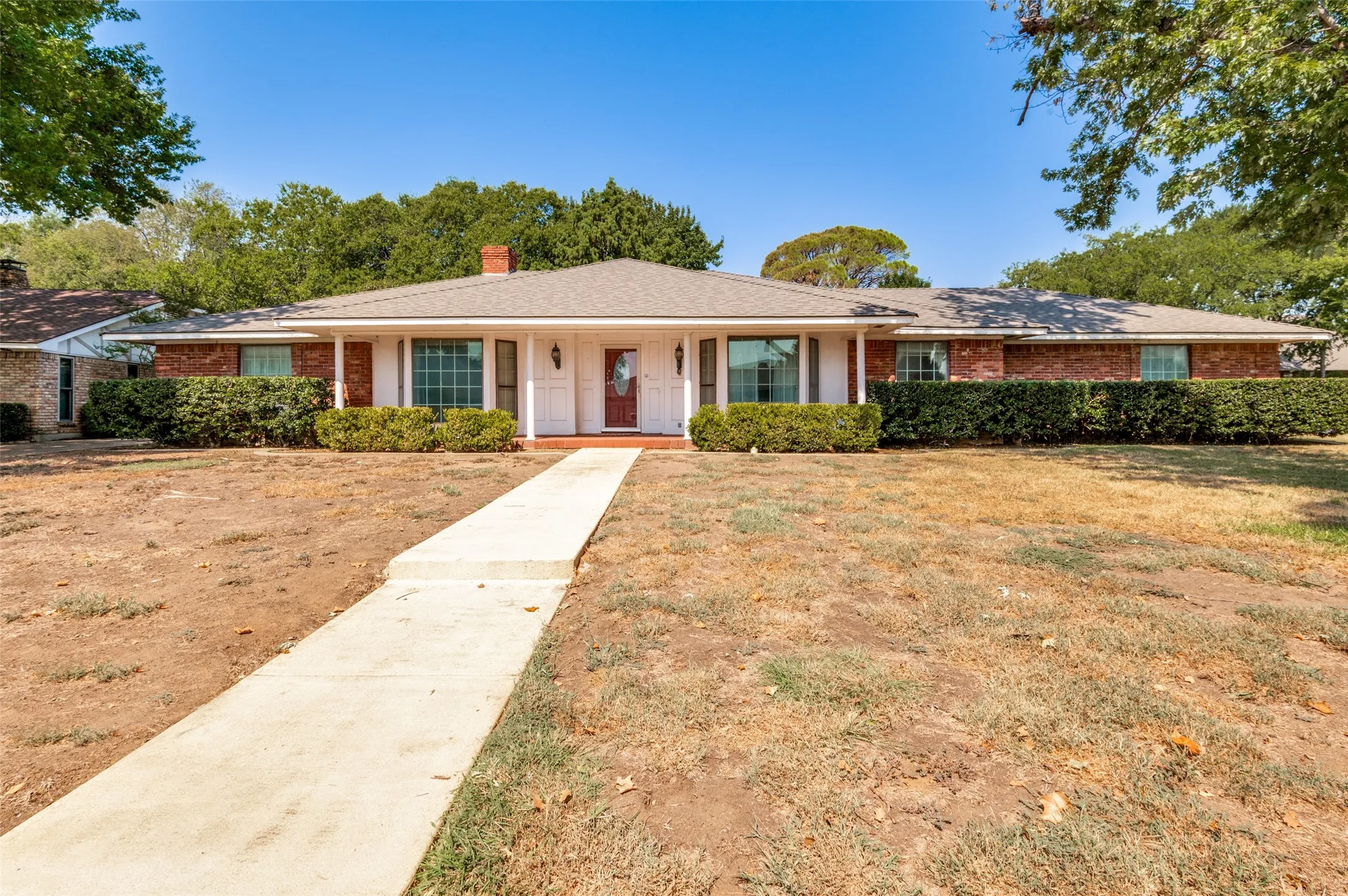 Single Family Residence For Sale in Tarrant County , 9015 Hunters Glen Trail, Fort Worth, Texas 76120, 4 Bedroom, 3 Bathroom, 2 Garage spaces, 2,889 Sqft, built in 1976, mls#21346692, Real Estate Agent in Fort Worth, Homes For Sale in Tarrant county, Homes For Sale in Fort Worth, Realtor in Fort Worth Texas, Real Estate Brokerage Independent Realty Texas, Luminita Cordes Realtor