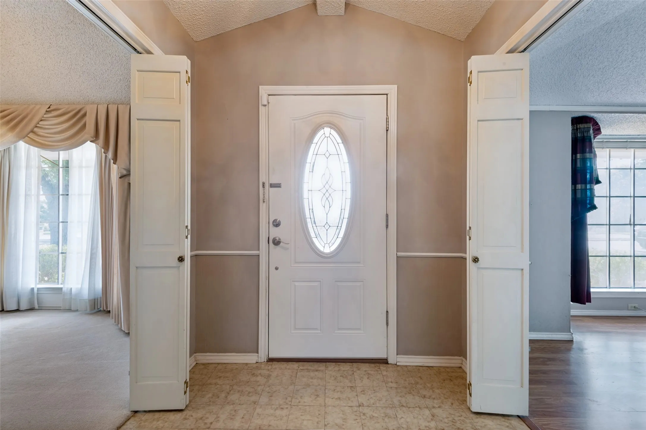 Single Family Residence For Sale in Tarrant County , 9015 Hunters Glen Trail, Fort Worth, Texas 76120, 4 Bedroom, 3 Bathroom, 2 Garage spaces, 2,889 Sqft, built in 1976, mls#21346692, Real Estate Agent in Fort Worth, Homes For Sale in Tarrant county, Homes For Sale in Fort Worth, Realtor in Fort Worth Texas, Real Estate Brokerage Independent Realty Texas, Luminita Cordes Realtor
