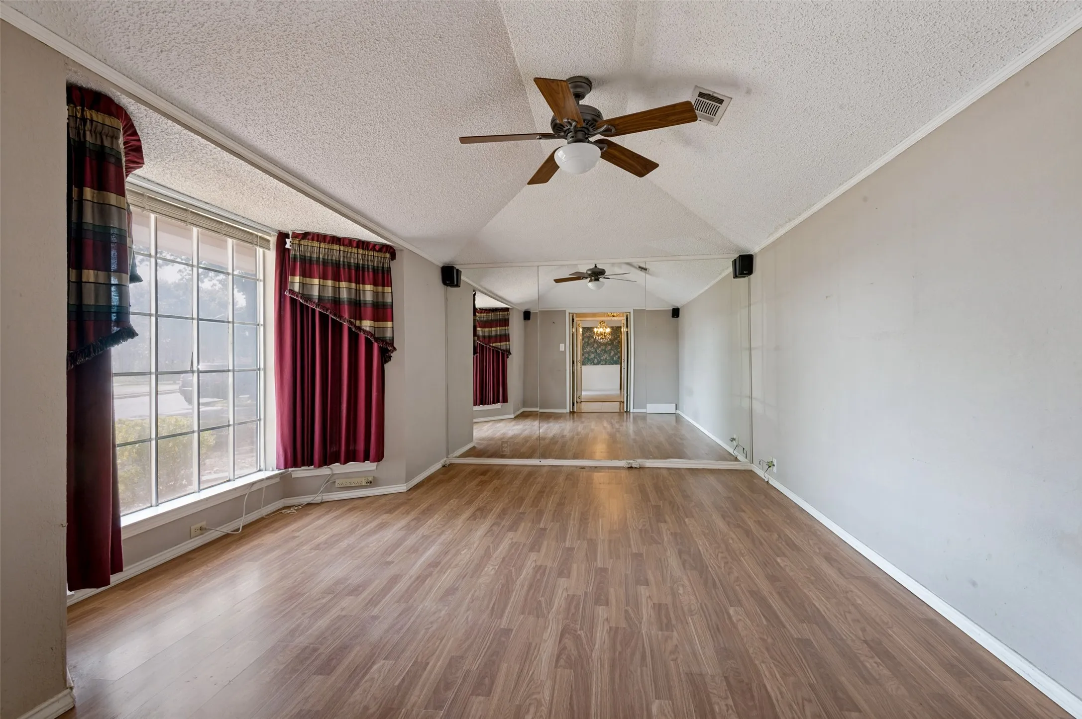 Single Family Residence For Sale in Tarrant County , 9015 Hunters Glen Trail, Fort Worth, Texas 76120, 4 Bedroom, 3 Bathroom, 2 Garage spaces, 2,889 Sqft, built in 1976, mls#21346692, Real Estate Agent in Fort Worth, Homes For Sale in Tarrant county, Homes For Sale in Fort Worth, Realtor in Fort Worth Texas, Real Estate Brokerage Independent Realty Texas, Luminita Cordes Realtor