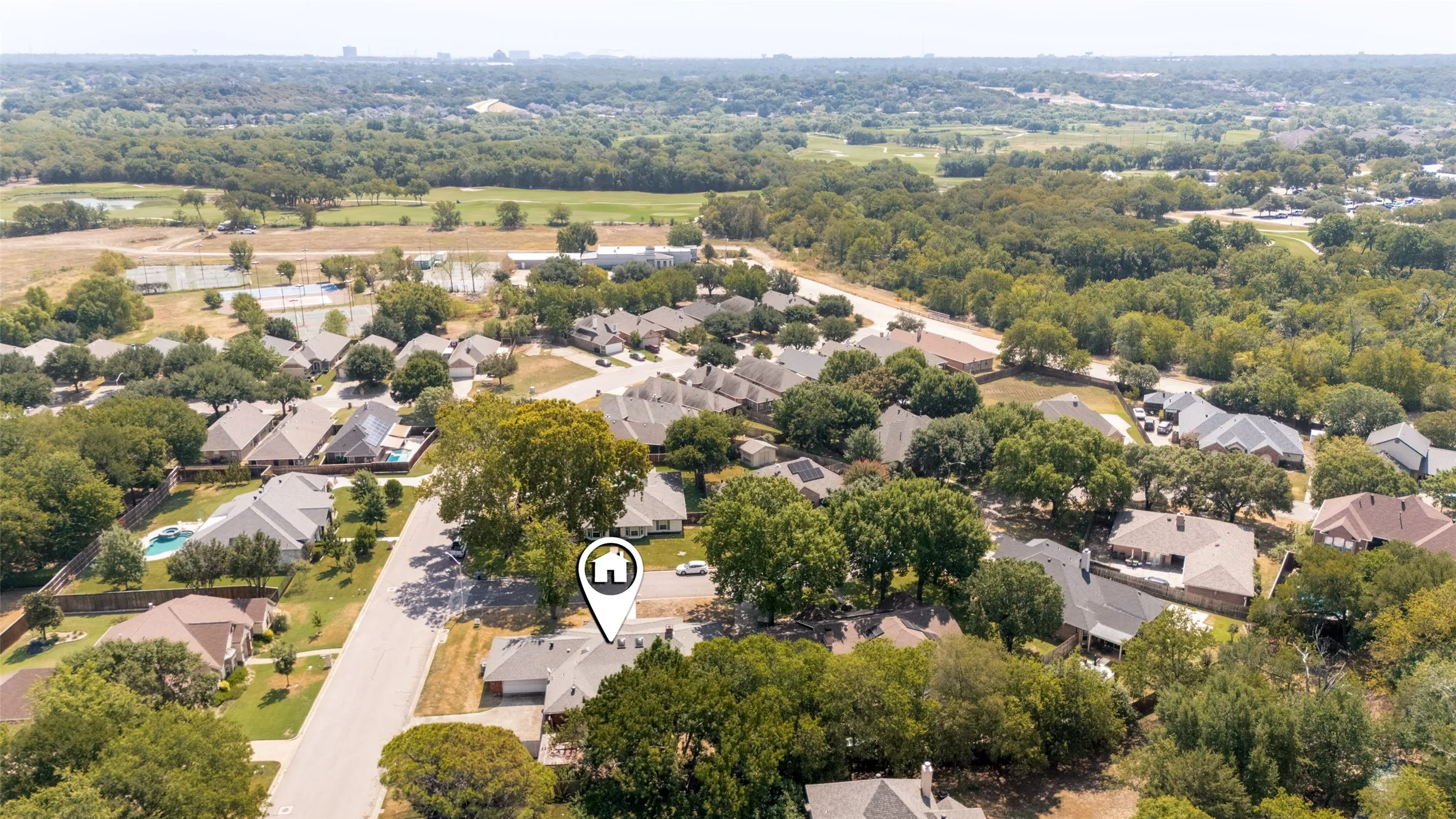 Single Family Residence For Sale in Tarrant County , 9015 Hunters Glen Trail, Fort Worth, Texas 76120, 4 Bedroom, 3 Bathroom, 2 Garage spaces, 2,889 Sqft, built in 1976, mls#21346692, Real Estate Agent in Fort Worth, Homes For Sale in Tarrant county, Homes For Sale in Fort Worth, Realtor in Fort Worth Texas, Real Estate Brokerage Independent Realty Texas, Luminita Cordes Realtor