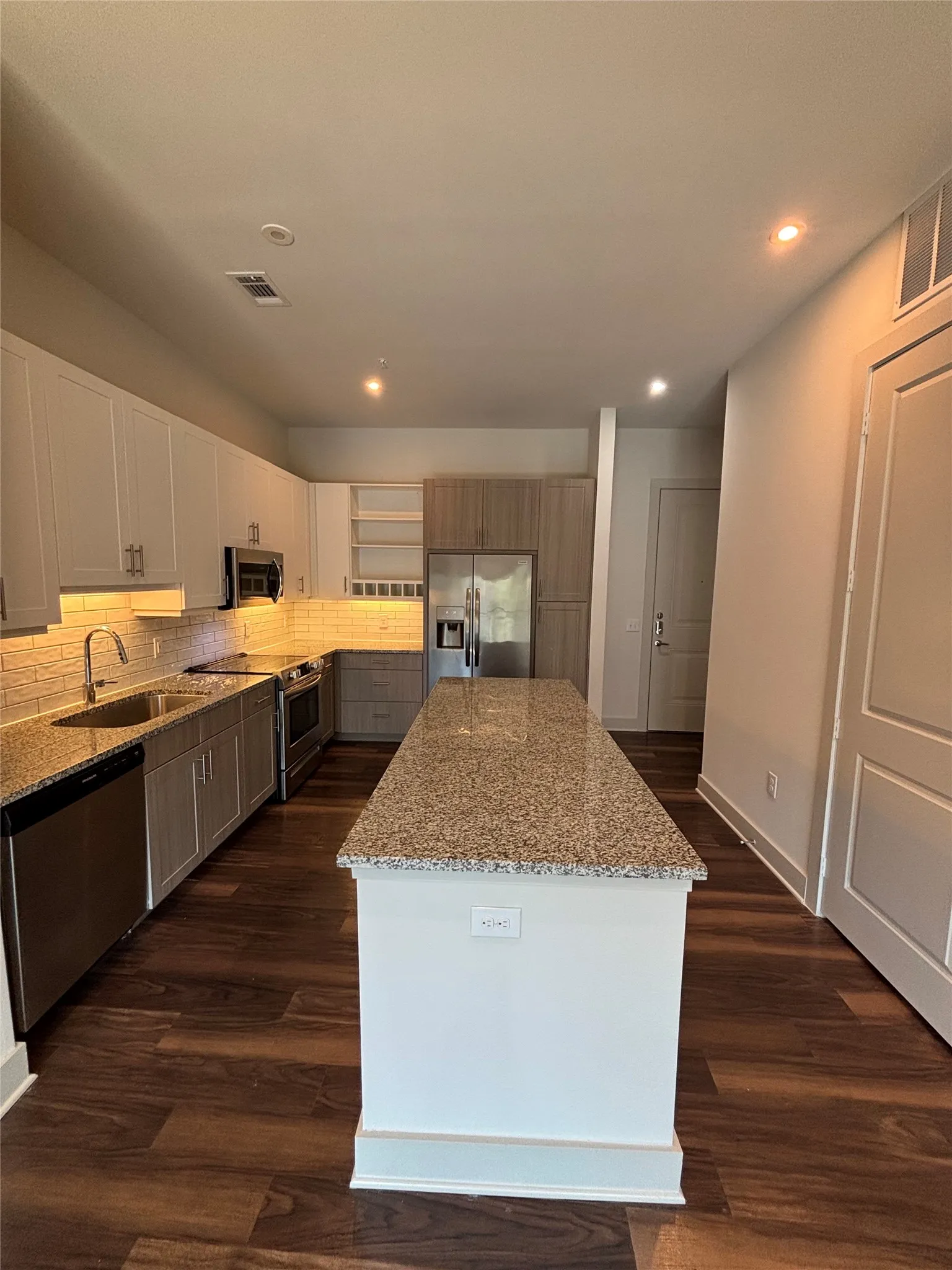 Apartment For Rent in Collin County , 6303 Frisco Square Boulevard 306, Frisco, Texas 75034, 1 Bedroom, 1 Bathroom, 1 Garage spaces, 702 Sqft, built in 2020, mls#21372916, Real Estate Agent in Frisco, Homes For Rent in Collin county, Homes For Rent in Frisco, Realtor in Frisco Texas, Real Estate Brokerage Independent Realty Texas, Luminita Cordes Realtor
