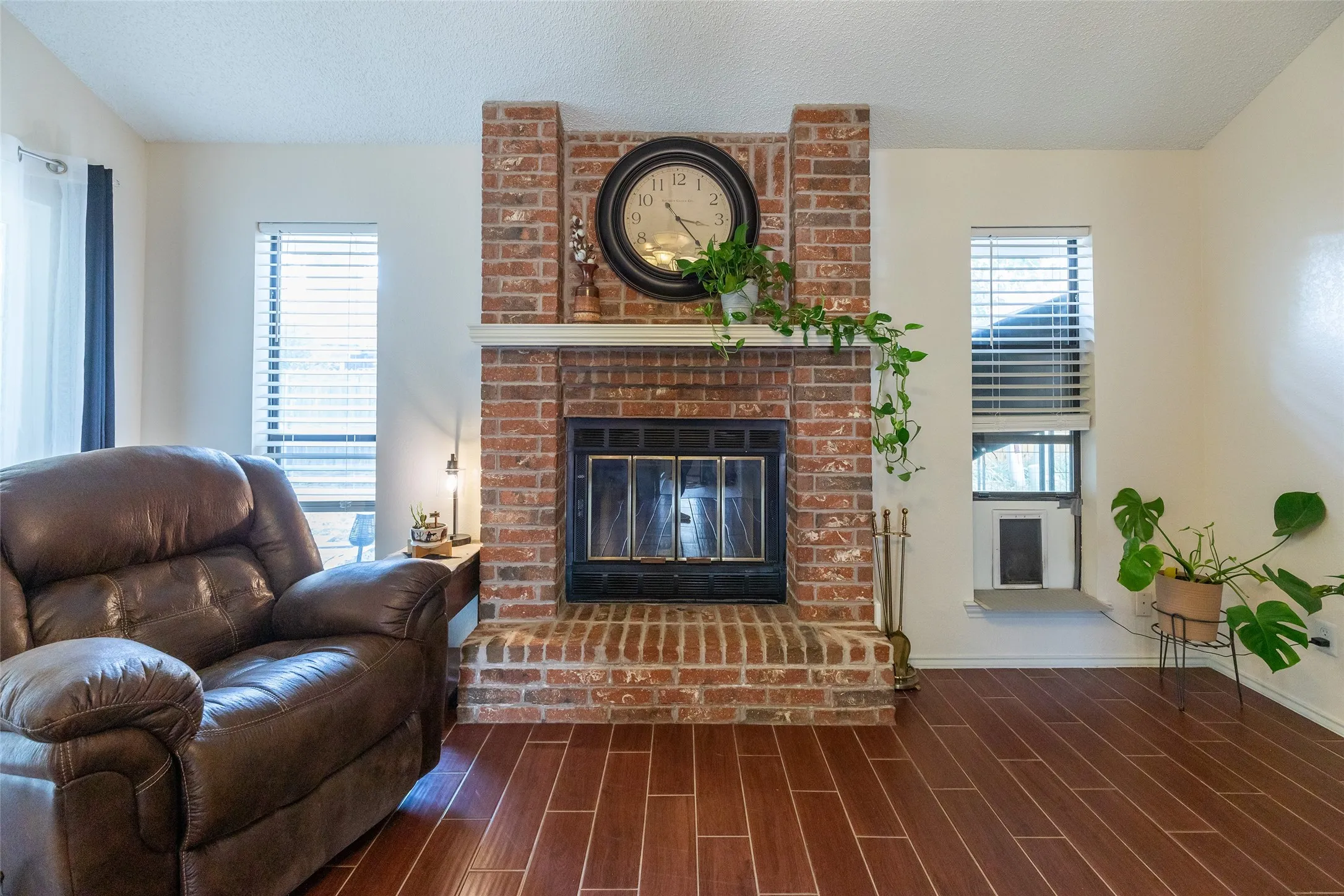Single Family Residence For Sale in Taylor County , 2901 Oak Ridge Court, Abilene, Texas 79606, 3 Bedroom, 2 Bathroom, 2 Garage spaces, 1,532 Sqft, built in 1986, mls#21372927, Real Estate Agent in Abilene, Homes For Sale in Taylor county, Homes For Sale in Abilene, Realtor in Abilene Texas, Real Estate Brokerage Independent Realty Texas, Luminita Cordes Realtor