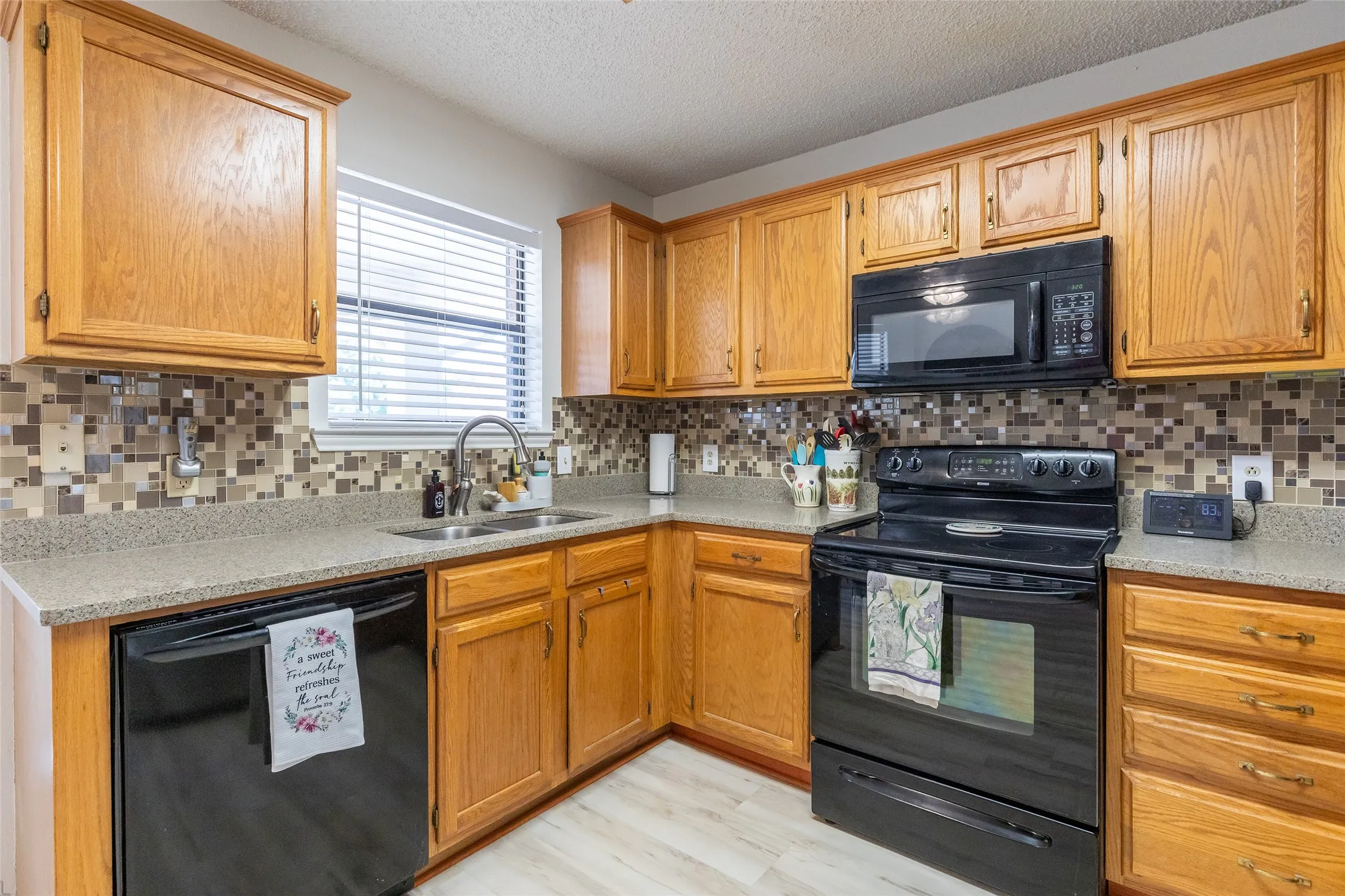 Single Family Residence For Sale in Taylor County , 2901 Oak Ridge Court, Abilene, Texas 79606, 3 Bedroom, 2 Bathroom, 2 Garage spaces, 1,532 Sqft, built in 1986, mls#21372927, Real Estate Agent in Abilene, Homes For Sale in Taylor county, Homes For Sale in Abilene, Realtor in Abilene Texas, Real Estate Brokerage Independent Realty Texas, Luminita Cordes Realtor