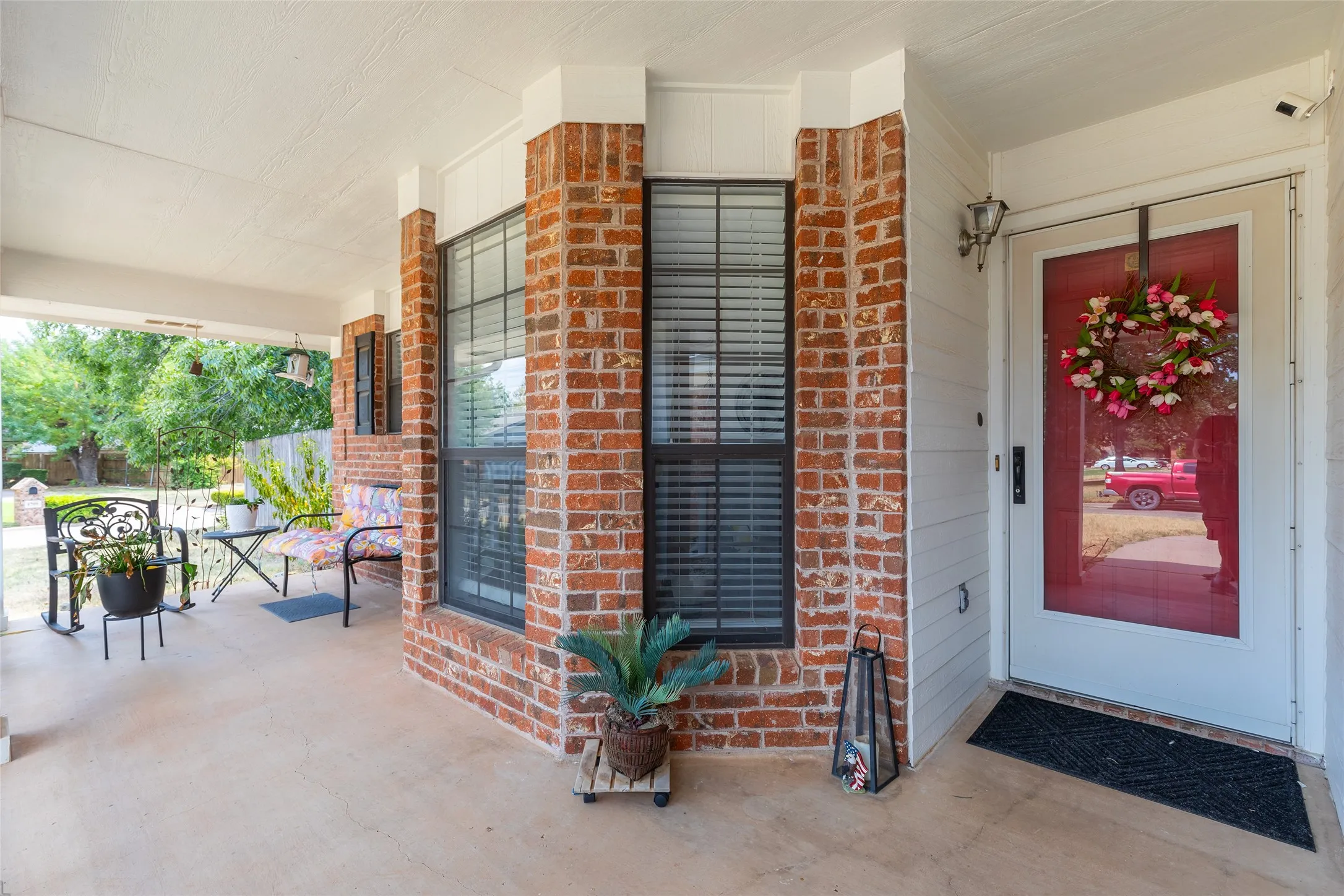 Single Family Residence For Sale in Taylor County , 2901 Oak Ridge Court, Abilene, Texas 79606, 3 Bedroom, 2 Bathroom, 2 Garage spaces, 1,532 Sqft, built in 1986, mls#21372927, Real Estate Agent in Abilene, Homes For Sale in Taylor county, Homes For Sale in Abilene, Realtor in Abilene Texas, Real Estate Brokerage Independent Realty Texas, Luminita Cordes Realtor