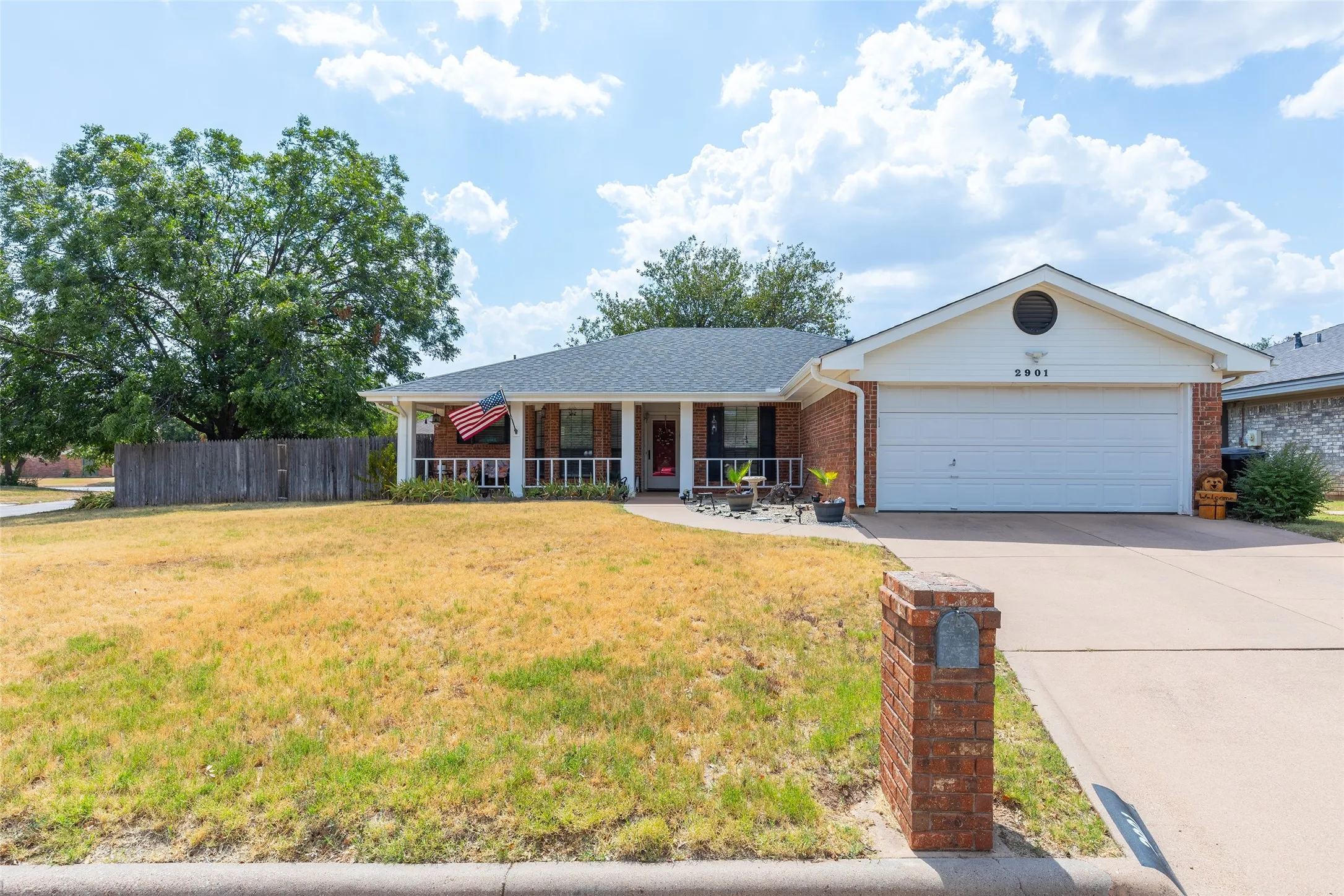 Single Family Residence For Sale in Taylor County , 2901 Oak Ridge Court, Abilene, Texas 79606, 3 Bedroom, 2 Bathroom, 2 Garage spaces, 1,532 Sqft, built in 1986, mls#21372927, Real Estate Agent in Abilene, Homes For Sale in Taylor county, Homes For Sale in Abilene, Realtor in Abilene Texas, Real Estate Brokerage Independent Realty Texas, Luminita Cordes Realtor