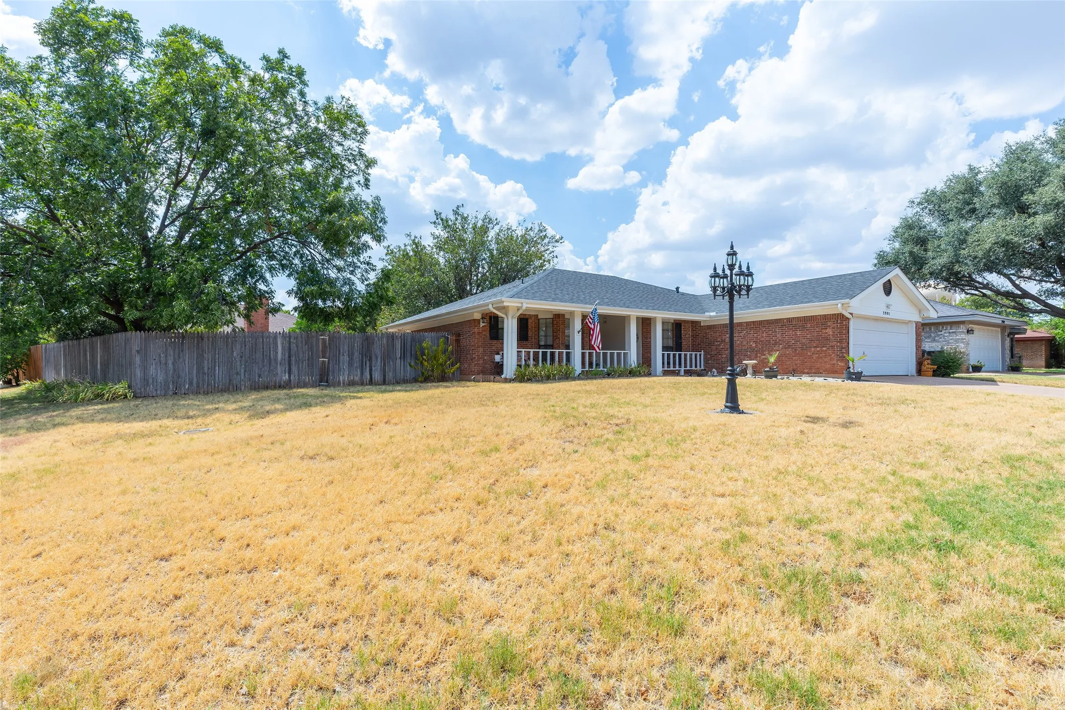 Single Family Residence For Sale in Taylor County , 2901 Oak Ridge Court, Abilene, Texas 79606, 3 Bedroom, 2 Bathroom, 2 Garage spaces, 1,532 Sqft, built in 1986, mls#21372927, Real Estate Agent in Abilene, Homes For Sale in Taylor county, Homes For Sale in Abilene, Realtor in Abilene Texas, Real Estate Brokerage Independent Realty Texas, Luminita Cordes Realtor