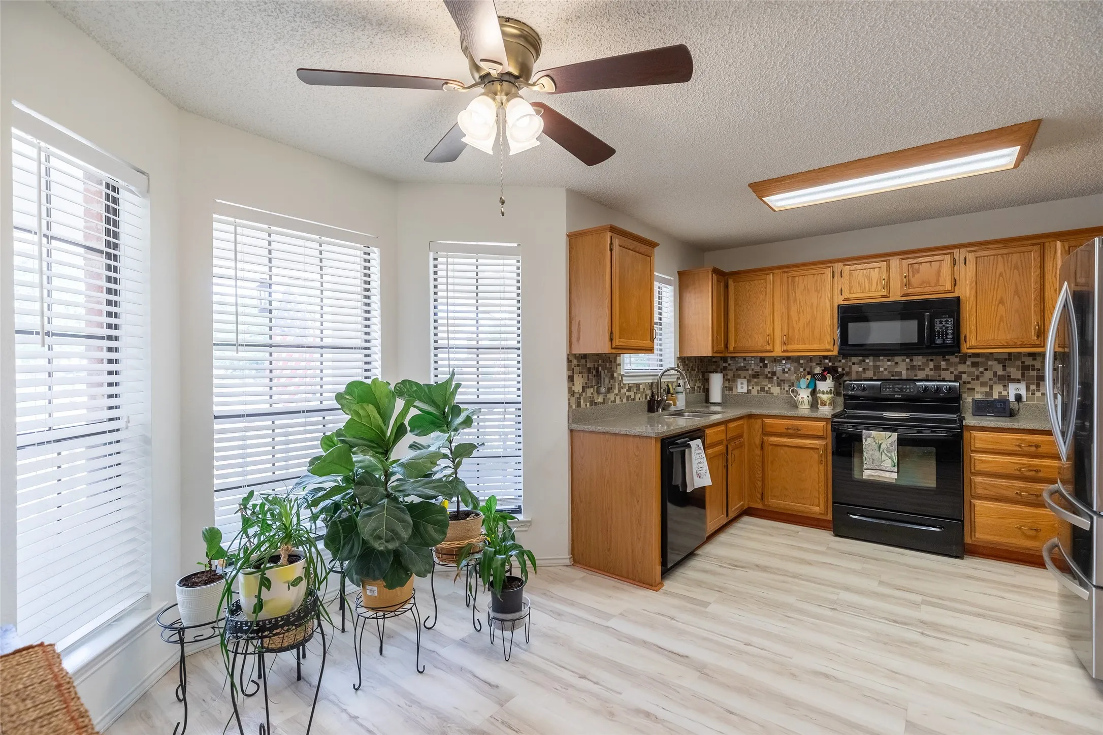 Single Family Residence For Sale in Taylor County , 2901 Oak Ridge Court, Abilene, Texas 79606, 3 Bedroom, 2 Bathroom, 2 Garage spaces, 1,532 Sqft, built in 1986, mls#21372927, Real Estate Agent in Abilene, Homes For Sale in Taylor county, Homes For Sale in Abilene, Realtor in Abilene Texas, Real Estate Brokerage Independent Realty Texas, Luminita Cordes Realtor