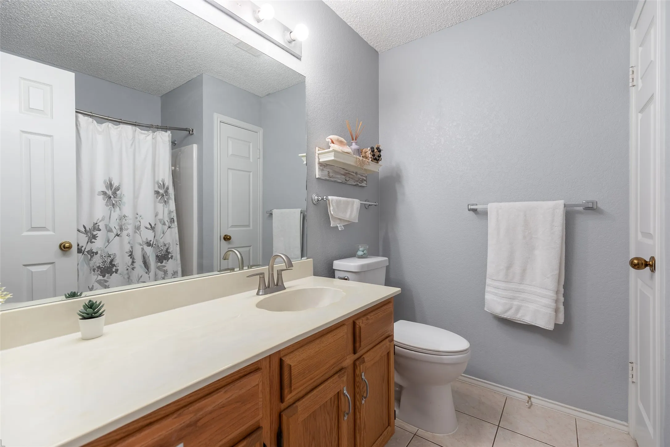 Single Family Residence For Sale in Taylor County , 2901 Oak Ridge Court, Abilene, Texas 79606, 3 Bedroom, 2 Bathroom, 2 Garage spaces, 1,532 Sqft, built in 1986, mls#21372927, Real Estate Agent in Abilene, Homes For Sale in Taylor county, Homes For Sale in Abilene, Realtor in Abilene Texas, Real Estate Brokerage Independent Realty Texas, Luminita Cordes Realtor