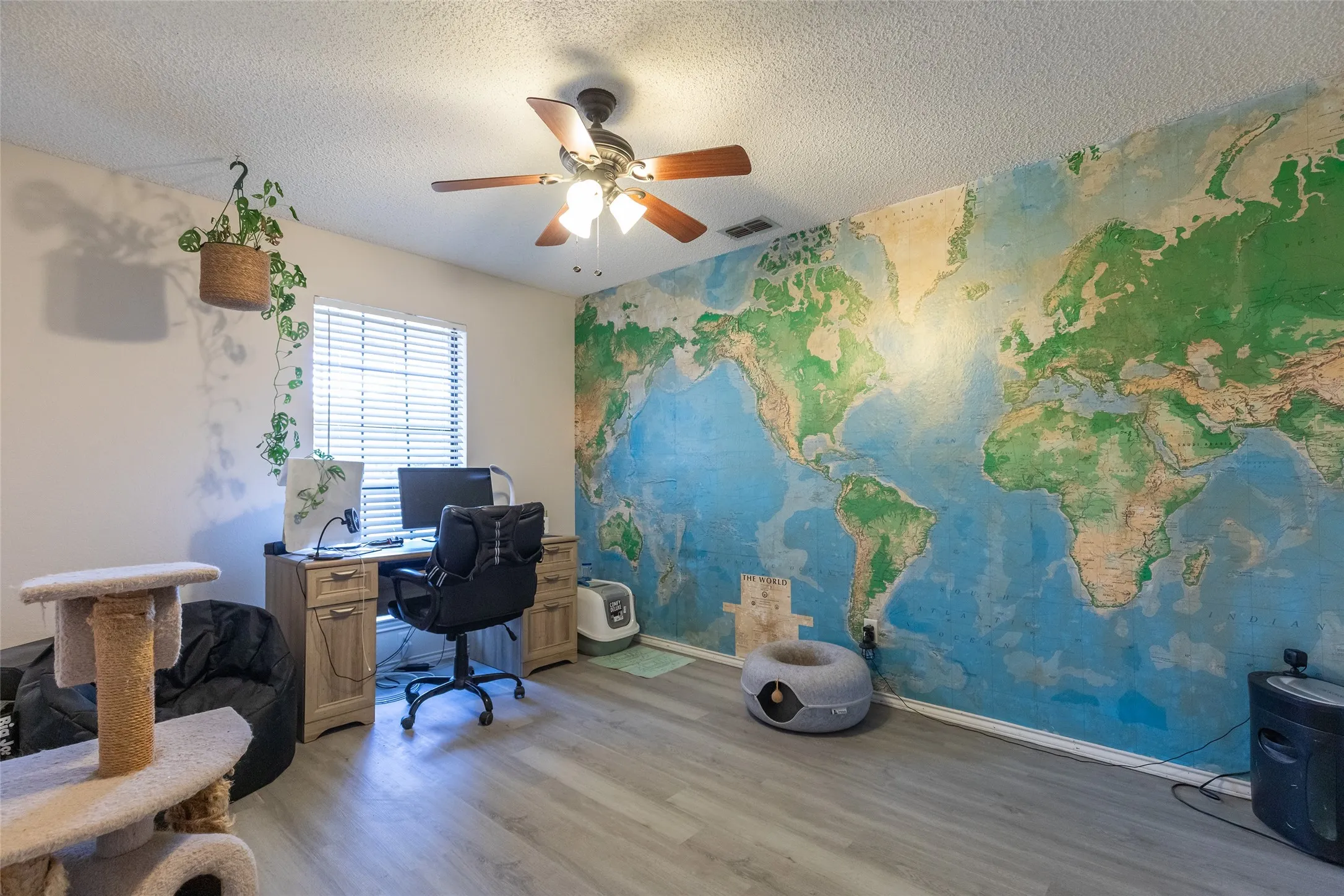 Single Family Residence For Sale in Taylor County , 2901 Oak Ridge Court, Abilene, Texas 79606, 3 Bedroom, 2 Bathroom, 2 Garage spaces, 1,532 Sqft, built in 1986, mls#21372927, Real Estate Agent in Abilene, Homes For Sale in Taylor county, Homes For Sale in Abilene, Realtor in Abilene Texas, Real Estate Brokerage Independent Realty Texas, Luminita Cordes Realtor