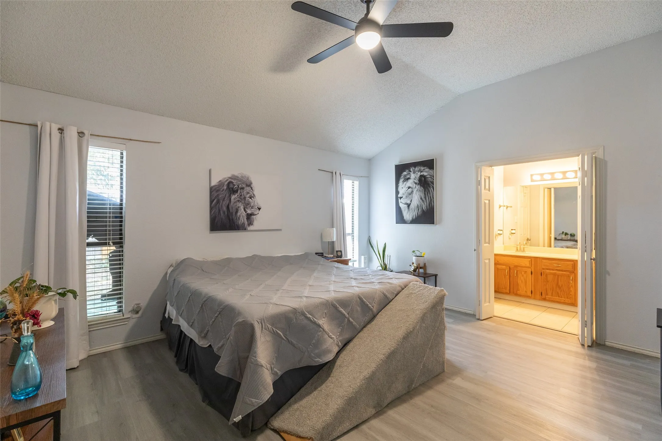 Single Family Residence For Sale in Taylor County , 2901 Oak Ridge Court, Abilene, Texas 79606, 3 Bedroom, 2 Bathroom, 2 Garage spaces, 1,532 Sqft, built in 1986, mls#21372927, Real Estate Agent in Abilene, Homes For Sale in Taylor county, Homes For Sale in Abilene, Realtor in Abilene Texas, Real Estate Brokerage Independent Realty Texas, Luminita Cordes Realtor