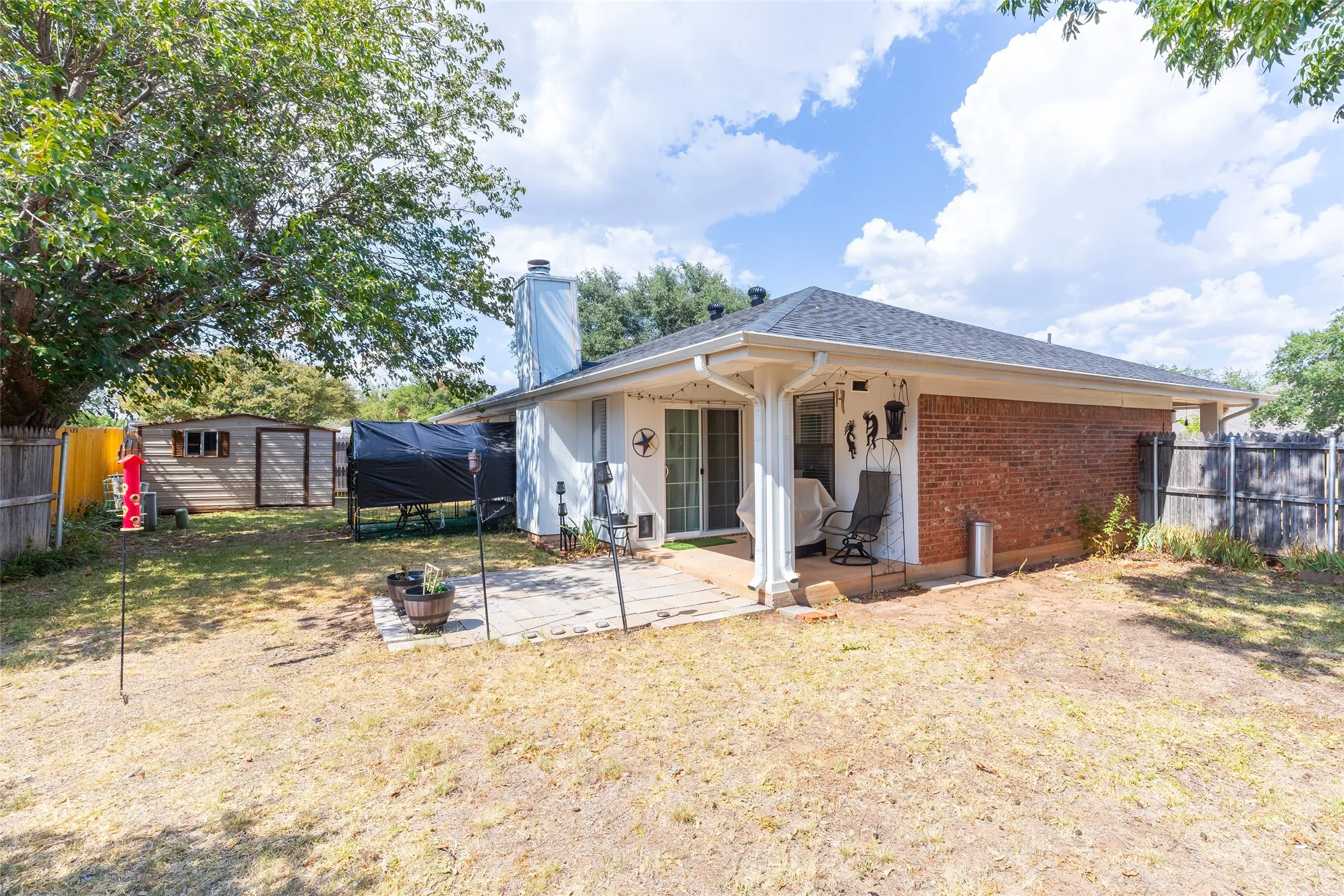 Single Family Residence For Sale in Taylor County , 2901 Oak Ridge Court, Abilene, Texas 79606, 3 Bedroom, 2 Bathroom, 2 Garage spaces, 1,532 Sqft, built in 1986, mls#21372927, Real Estate Agent in Abilene, Homes For Sale in Taylor county, Homes For Sale in Abilene, Realtor in Abilene Texas, Real Estate Brokerage Independent Realty Texas, Luminita Cordes Realtor
