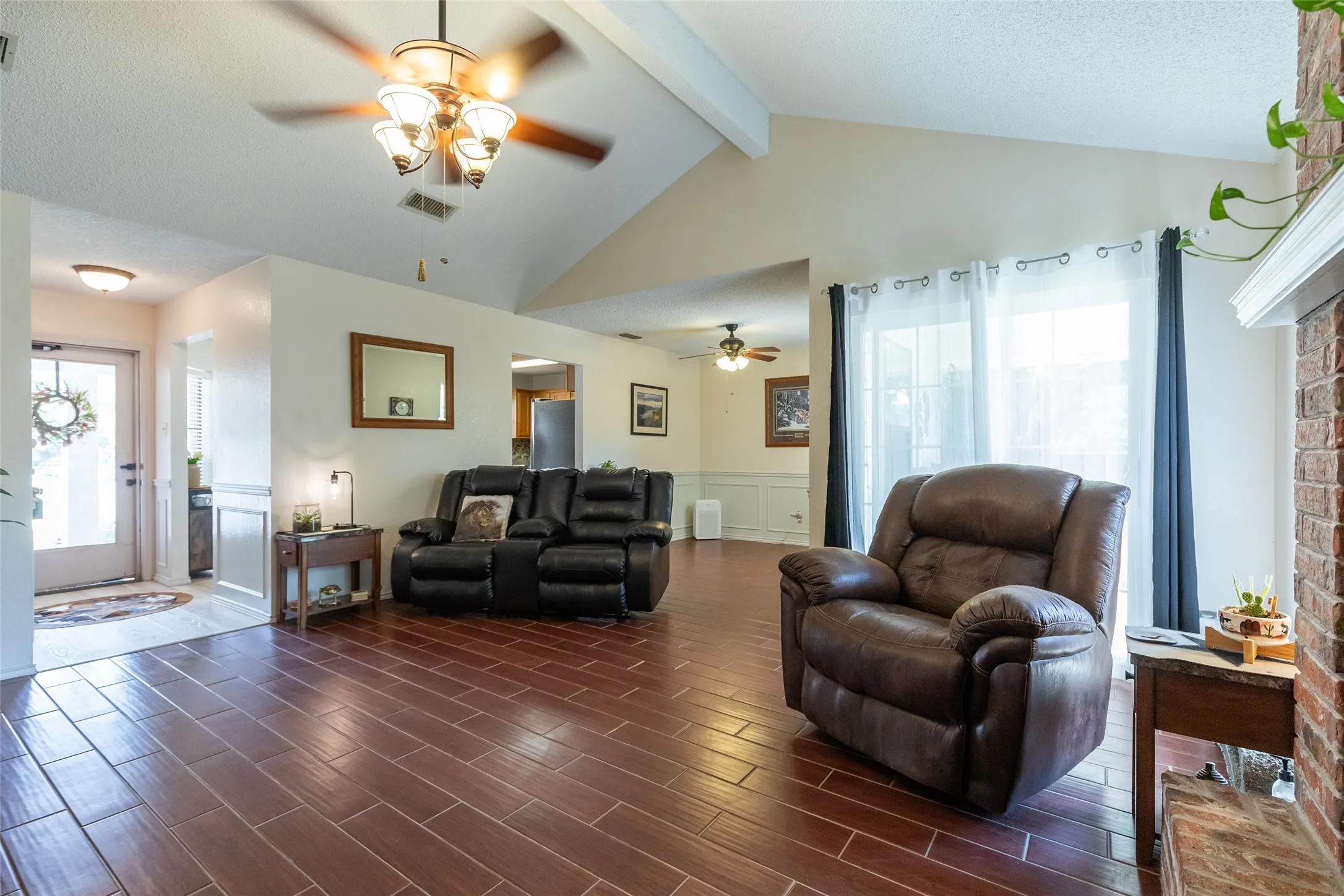 Single Family Residence For Sale in Taylor County , 2901 Oak Ridge Court, Abilene, Texas 79606, 3 Bedroom, 2 Bathroom, 2 Garage spaces, 1,532 Sqft, built in 1986, mls#21372927, Real Estate Agent in Abilene, Homes For Sale in Taylor county, Homes For Sale in Abilene, Realtor in Abilene Texas, Real Estate Brokerage Independent Realty Texas, Luminita Cordes Realtor