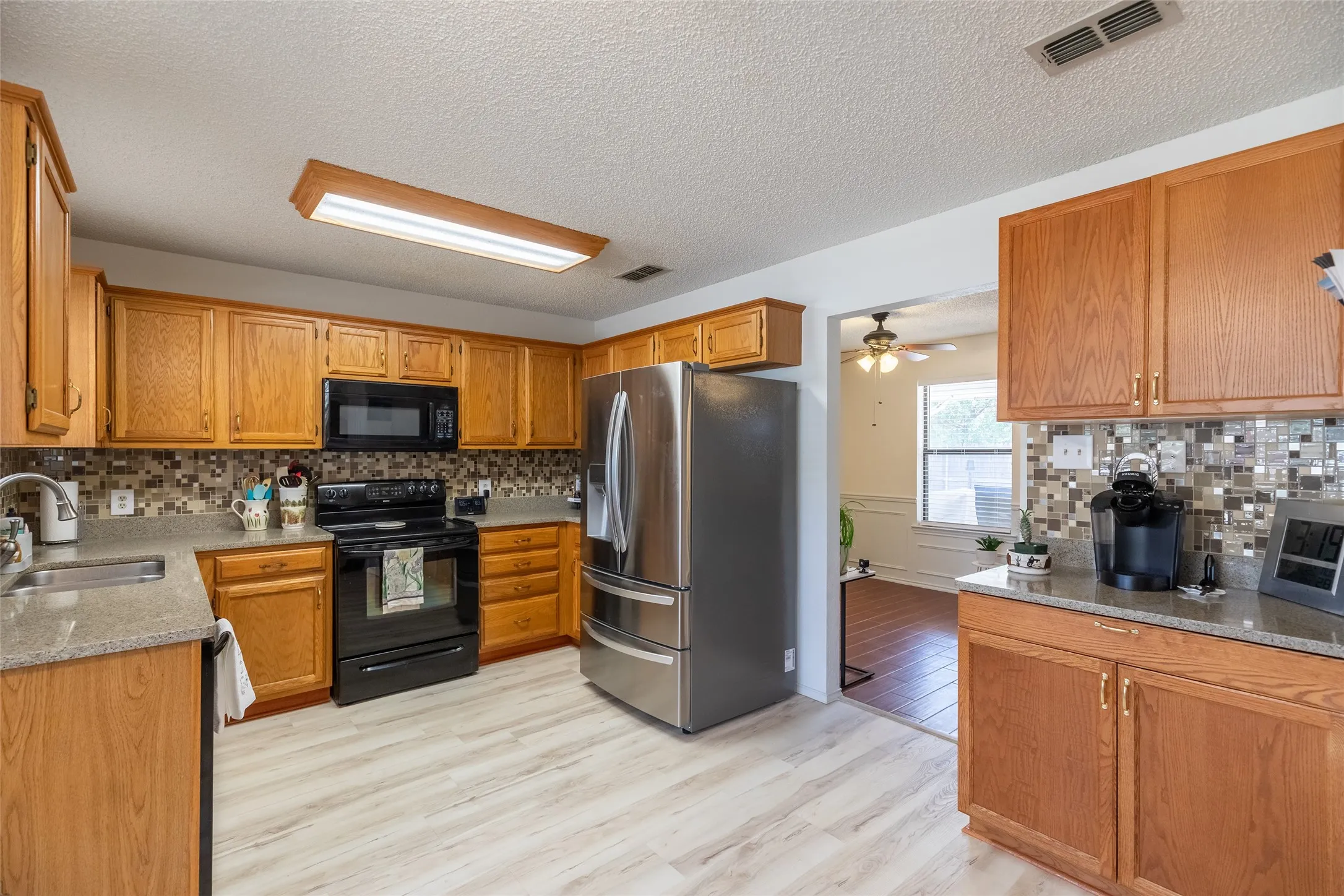 Single Family Residence For Sale in Taylor County , 2901 Oak Ridge Court, Abilene, Texas 79606, 3 Bedroom, 2 Bathroom, 2 Garage spaces, 1,532 Sqft, built in 1986, mls#21372927, Real Estate Agent in Abilene, Homes For Sale in Taylor county, Homes For Sale in Abilene, Realtor in Abilene Texas, Real Estate Brokerage Independent Realty Texas, Luminita Cordes Realtor