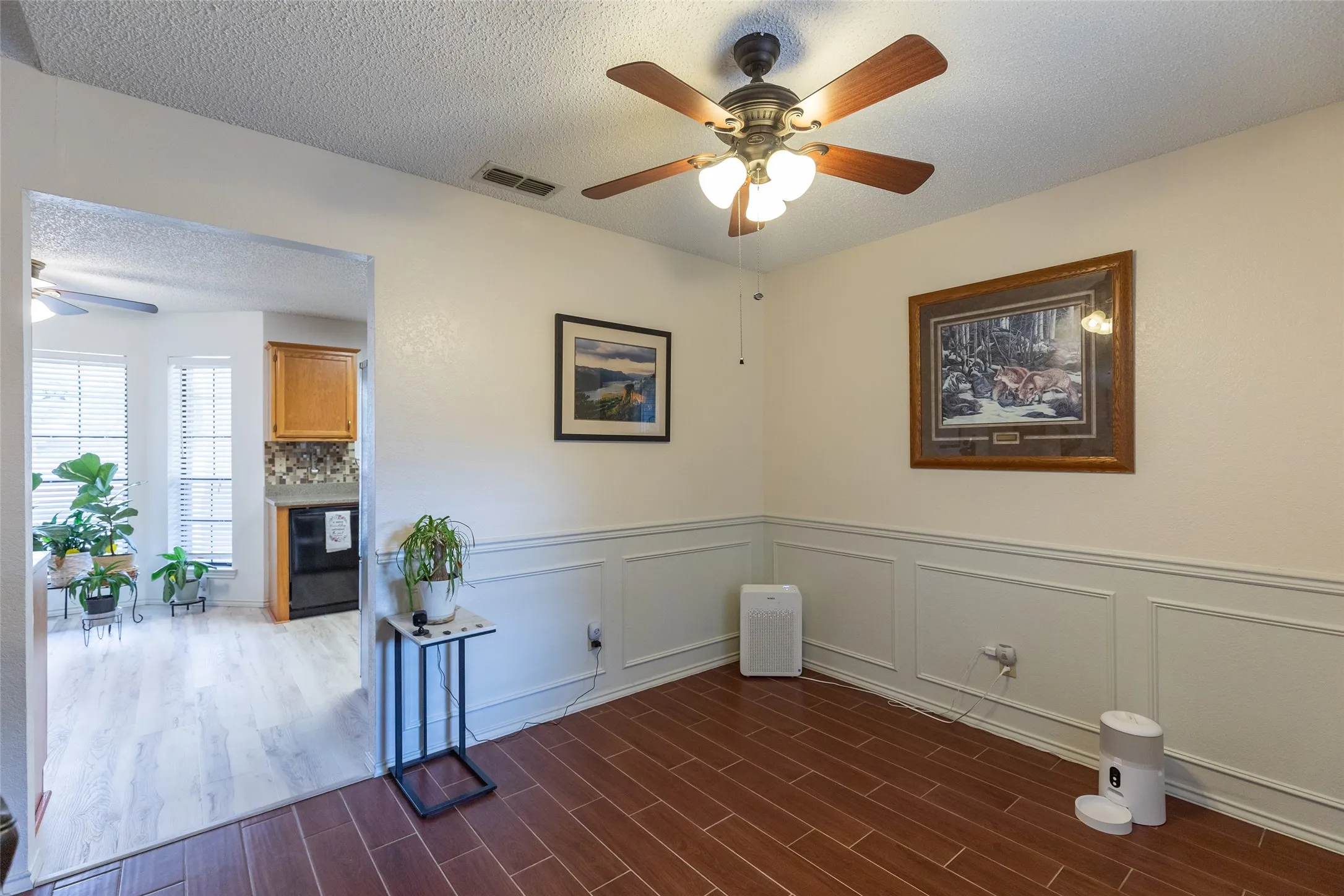 Single Family Residence For Sale in Taylor County , 2901 Oak Ridge Court, Abilene, Texas 79606, 3 Bedroom, 2 Bathroom, 2 Garage spaces, 1,532 Sqft, built in 1986, mls#21372927, Real Estate Agent in Abilene, Homes For Sale in Taylor county, Homes For Sale in Abilene, Realtor in Abilene Texas, Real Estate Brokerage Independent Realty Texas, Luminita Cordes Realtor