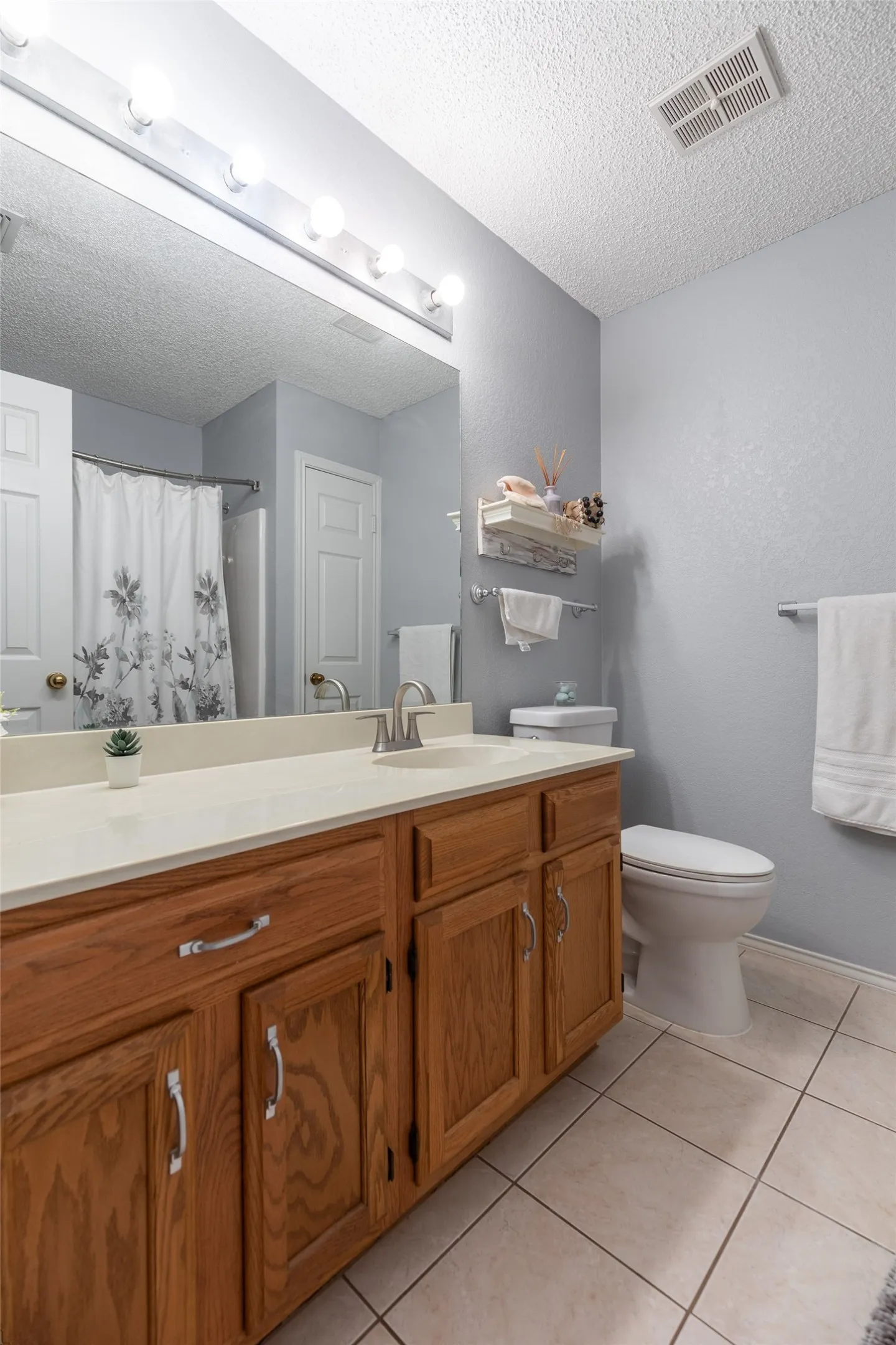 Single Family Residence For Sale in Taylor County , 2901 Oak Ridge Court, Abilene, Texas 79606, 3 Bedroom, 2 Bathroom, 2 Garage spaces, 1,532 Sqft, built in 1986, mls#21372927, Real Estate Agent in Abilene, Homes For Sale in Taylor county, Homes For Sale in Abilene, Realtor in Abilene Texas, Real Estate Brokerage Independent Realty Texas, Luminita Cordes Realtor