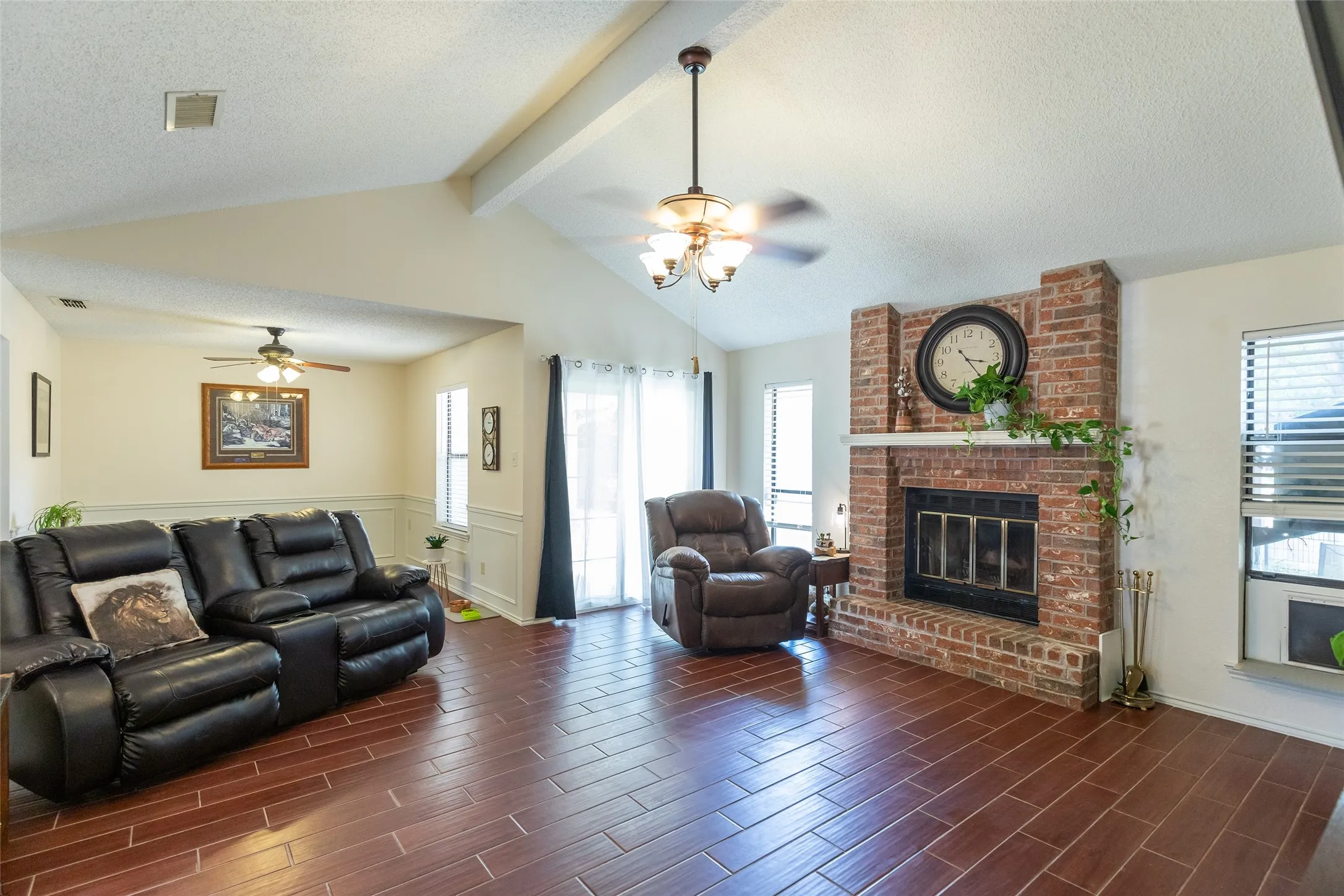 Single Family Residence For Sale in Taylor County , 2901 Oak Ridge Court, Abilene, Texas 79606, 3 Bedroom, 2 Bathroom, 2 Garage spaces, 1,532 Sqft, built in 1986, mls#21372927, Real Estate Agent in Abilene, Homes For Sale in Taylor county, Homes For Sale in Abilene, Realtor in Abilene Texas, Real Estate Brokerage Independent Realty Texas, Luminita Cordes Realtor