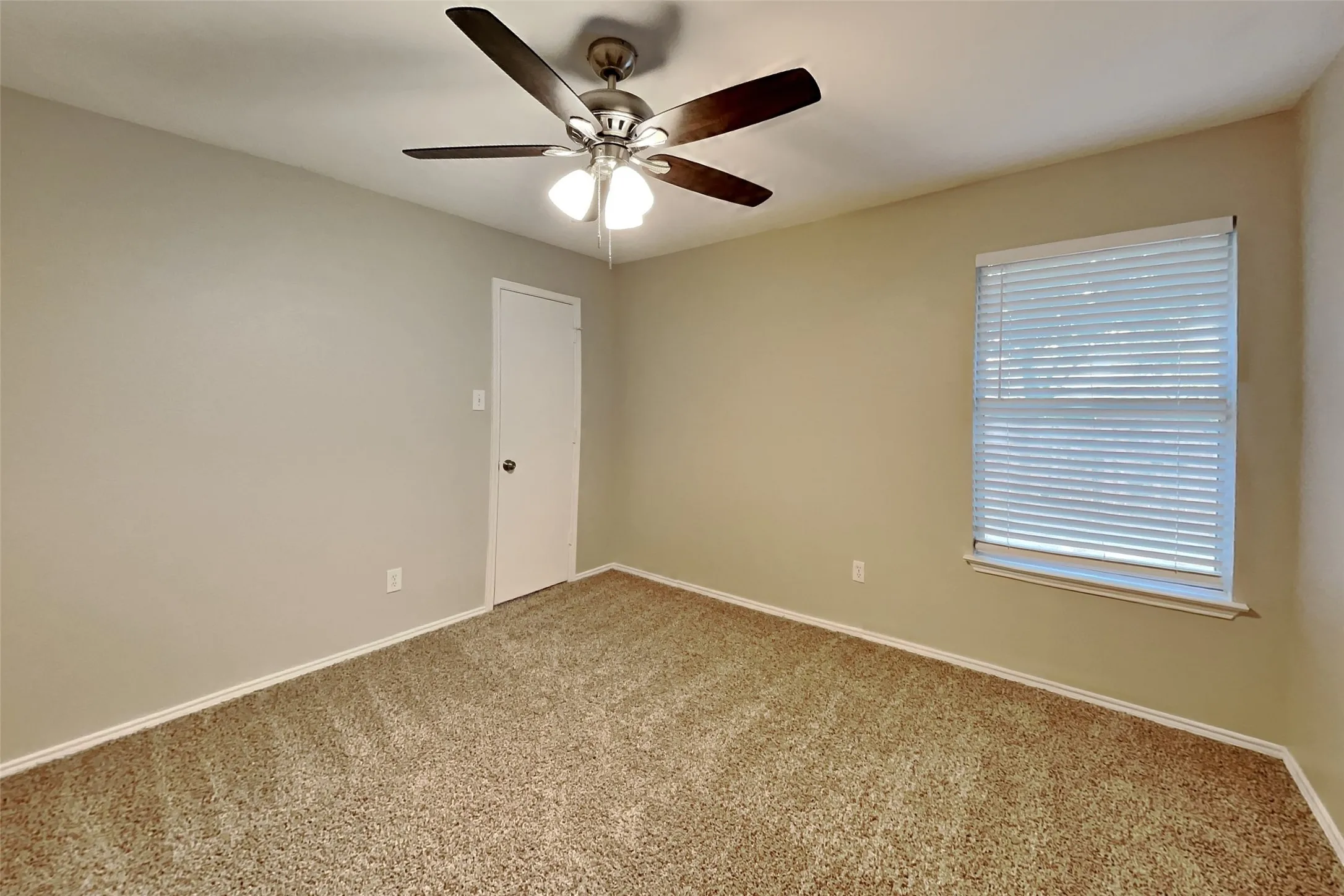 Single Family Residence For Rent in Tarrant County , 520 Hollyberry Drive, Mansfield, Texas 76063, 3 Bedroom, 2 Bathroom, 2 Garage spaces, 1,460 Sqft, built in 2000, mls#21372923, Real Estate Agent in Mansfield, Homes For Rent in Tarrant county, Homes For Rent in Mansfield, Realtor in Mansfield Texas, Real Estate Brokerage Independent Realty Texas, Luminita Cordes Realtor