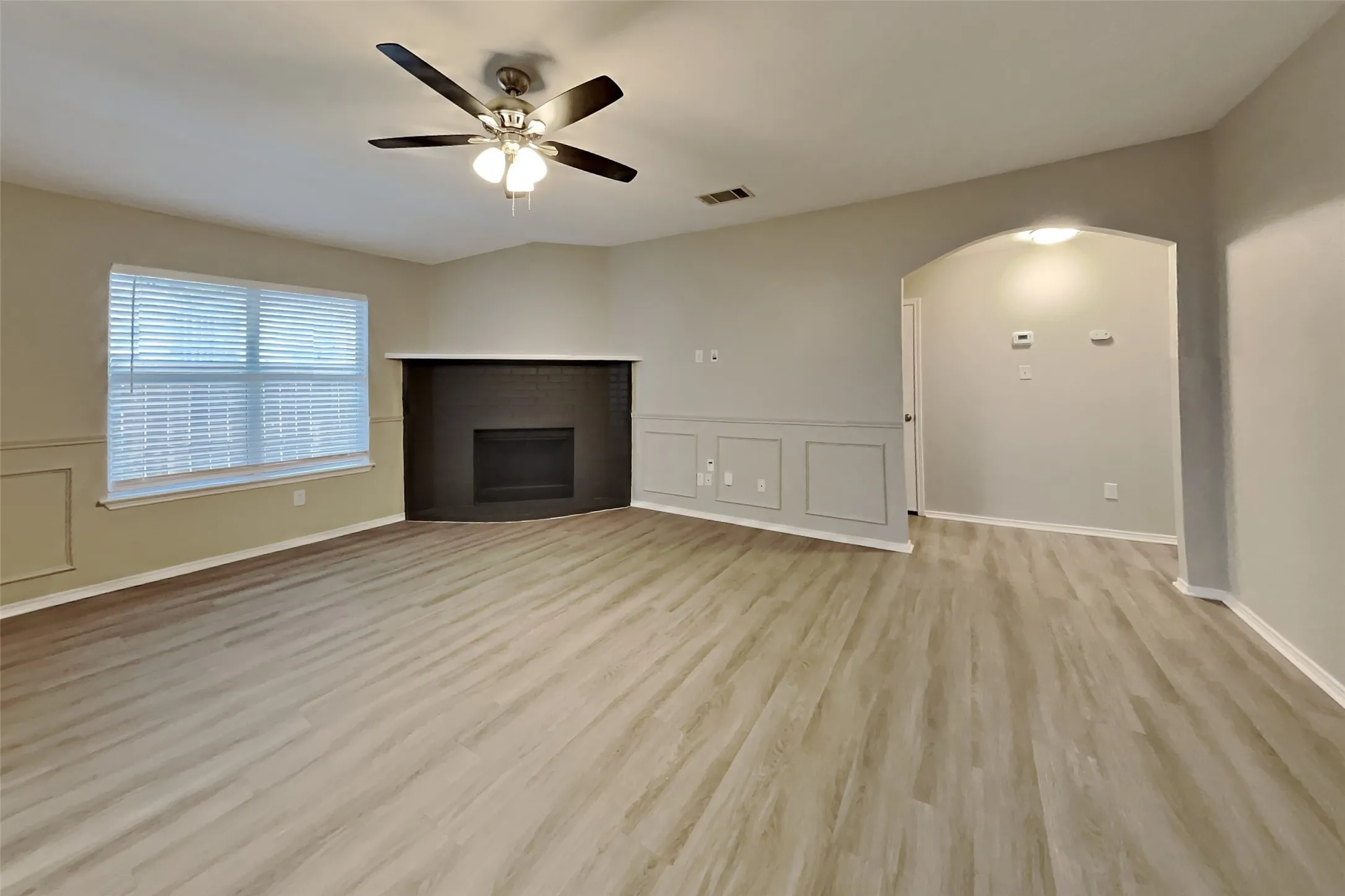Single Family Residence For Rent in Tarrant County , 520 Hollyberry Drive, Mansfield, Texas 76063, 3 Bedroom, 2 Bathroom, 2 Garage spaces, 1,460 Sqft, built in 2000, mls#21372923, Real Estate Agent in Mansfield, Homes For Rent in Tarrant county, Homes For Rent in Mansfield, Realtor in Mansfield Texas, Real Estate Brokerage Independent Realty Texas, Luminita Cordes Realtor
