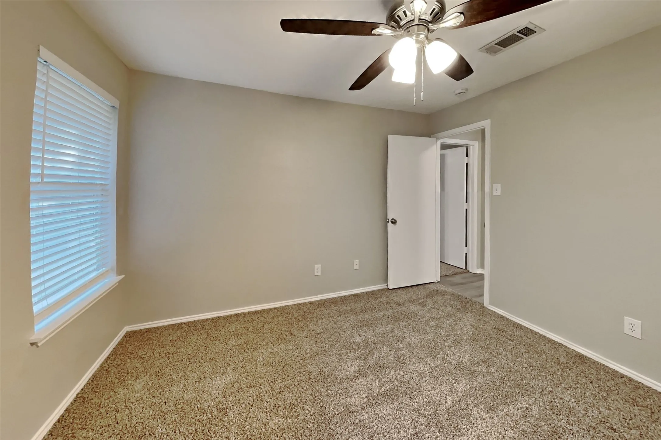 Single Family Residence For Rent in Tarrant County , 520 Hollyberry Drive, Mansfield, Texas 76063, 3 Bedroom, 2 Bathroom, 2 Garage spaces, 1,460 Sqft, built in 2000, mls#21372923, Real Estate Agent in Mansfield, Homes For Rent in Tarrant county, Homes For Rent in Mansfield, Realtor in Mansfield Texas, Real Estate Brokerage Independent Realty Texas, Luminita Cordes Realtor