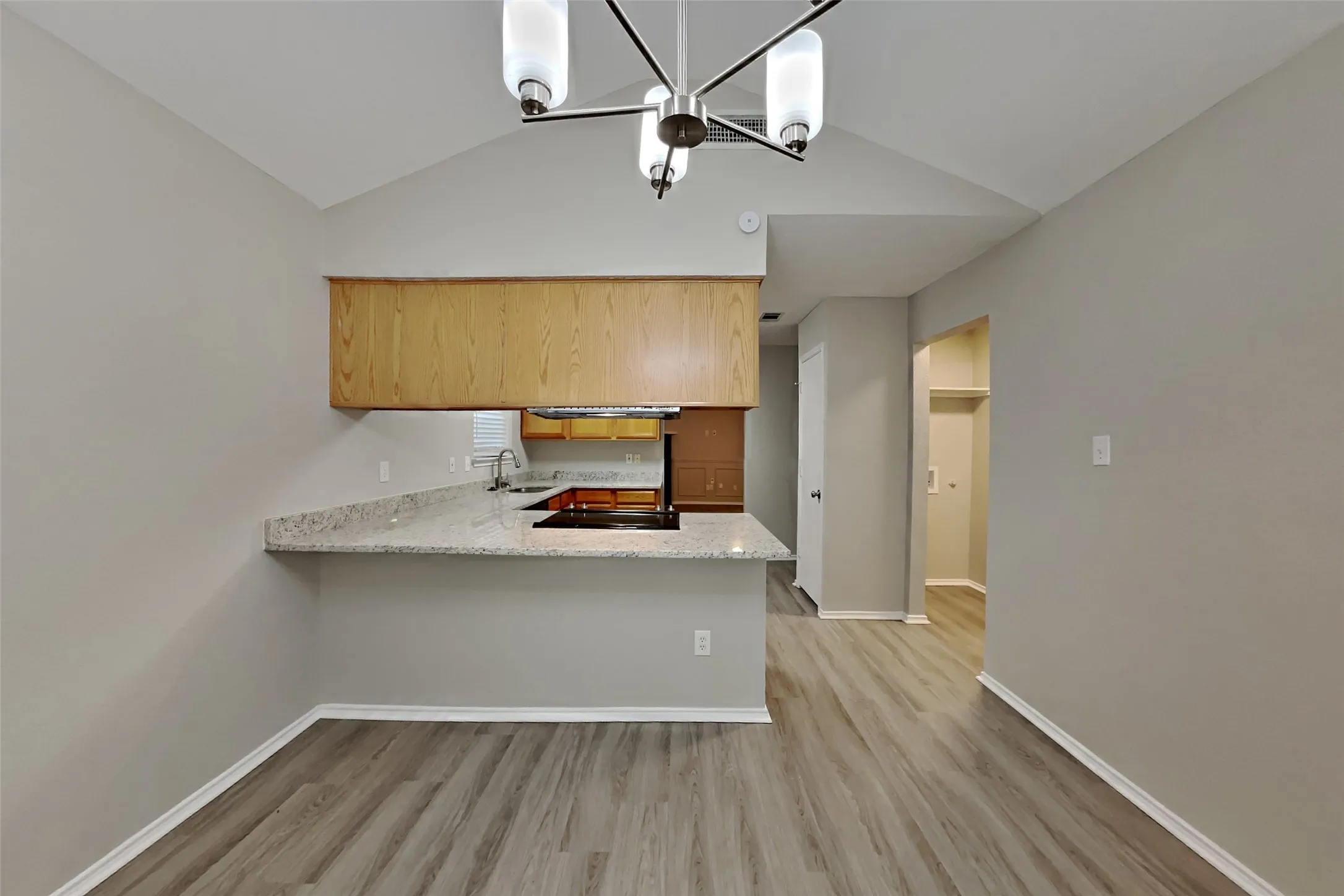 Single Family Residence For Rent in Tarrant County , 520 Hollyberry Drive, Mansfield, Texas 76063, 3 Bedroom, 2 Bathroom, 2 Garage spaces, 1,460 Sqft, built in 2000, mls#21372923, Real Estate Agent in Mansfield, Homes For Rent in Tarrant county, Homes For Rent in Mansfield, Realtor in Mansfield Texas, Real Estate Brokerage Independent Realty Texas, Luminita Cordes Realtor