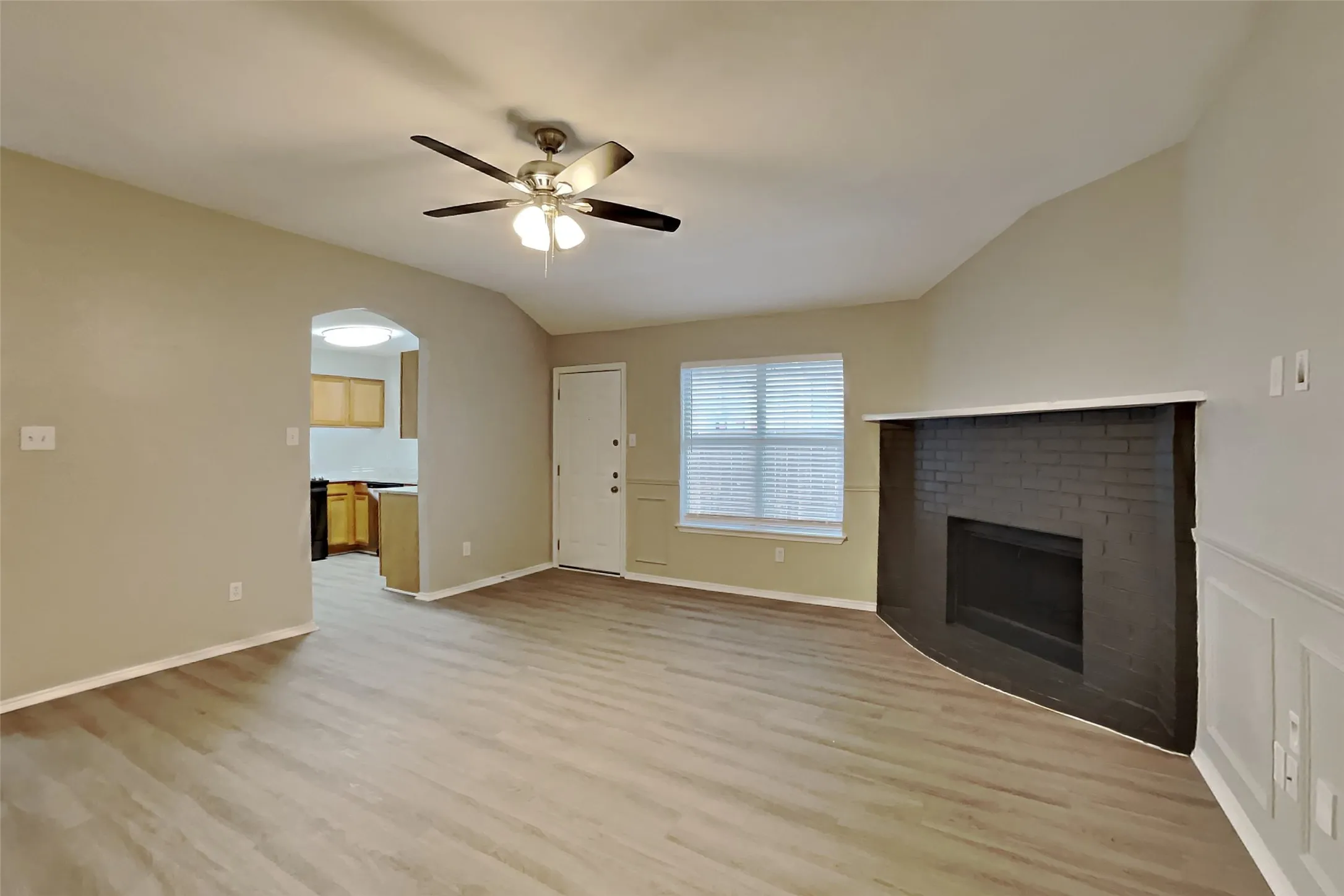Single Family Residence For Rent in Tarrant County , 520 Hollyberry Drive, Mansfield, Texas 76063, 3 Bedroom, 2 Bathroom, 2 Garage spaces, 1,460 Sqft, built in 2000, mls#21372923, Real Estate Agent in Mansfield, Homes For Rent in Tarrant county, Homes For Rent in Mansfield, Realtor in Mansfield Texas, Real Estate Brokerage Independent Realty Texas, Luminita Cordes Realtor