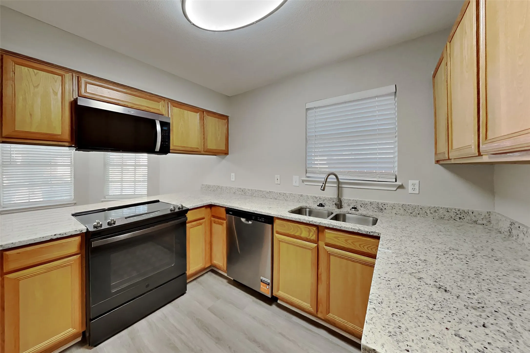 Single Family Residence For Rent in Tarrant County , 520 Hollyberry Drive, Mansfield, Texas 76063, 3 Bedroom, 2 Bathroom, 2 Garage spaces, 1,460 Sqft, built in 2000, mls#21372923, Real Estate Agent in Mansfield, Homes For Rent in Tarrant county, Homes For Rent in Mansfield, Realtor in Mansfield Texas, Real Estate Brokerage Independent Realty Texas, Luminita Cordes Realtor