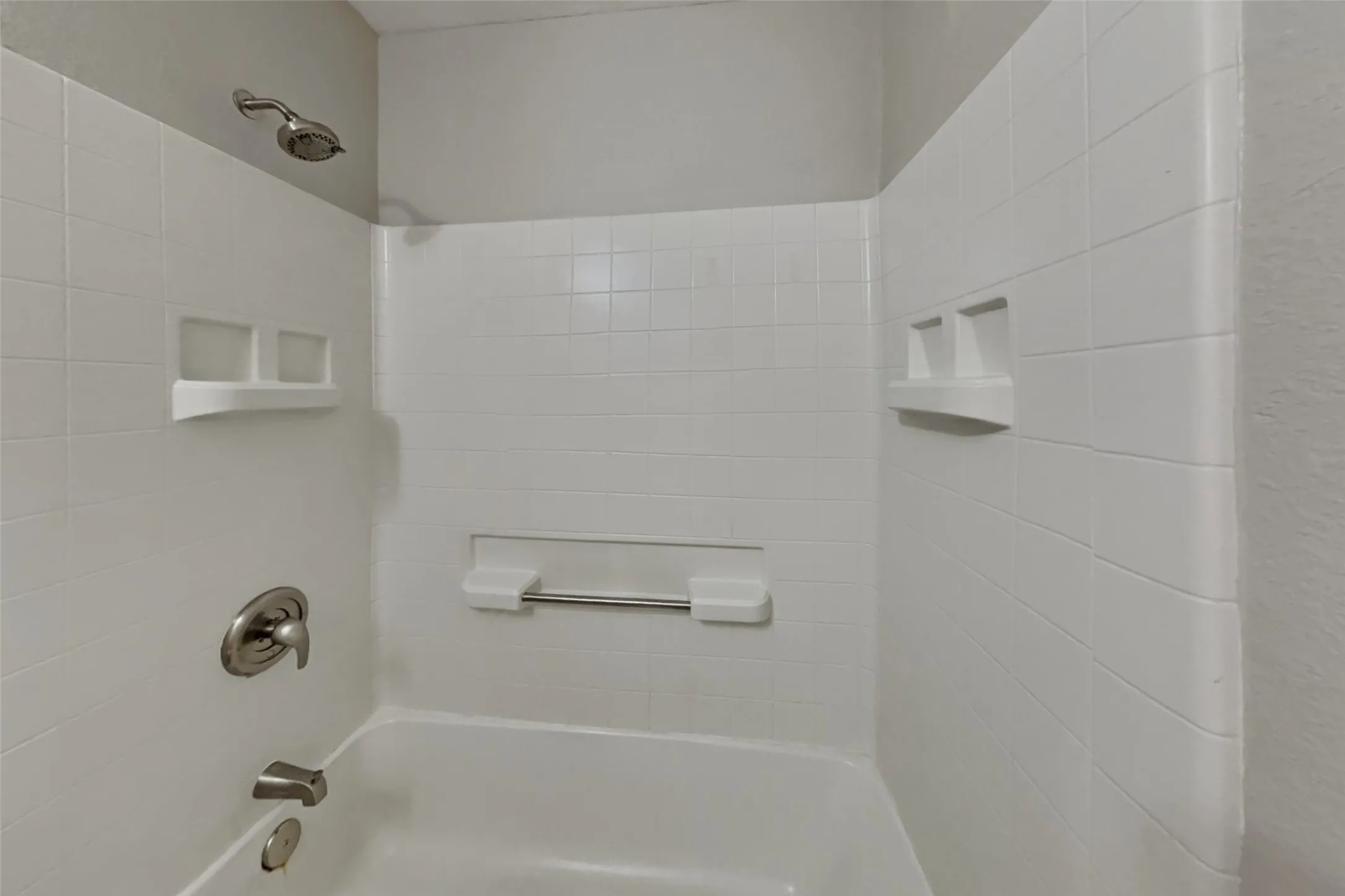 Single Family Residence For Rent in Tarrant County , 520 Hollyberry Drive, Mansfield, Texas 76063, 3 Bedroom, 2 Bathroom, 2 Garage spaces, 1,460 Sqft, built in 2000, mls#21372923, Real Estate Agent in Mansfield, Homes For Rent in Tarrant county, Homes For Rent in Mansfield, Realtor in Mansfield Texas, Real Estate Brokerage Independent Realty Texas, Luminita Cordes Realtor