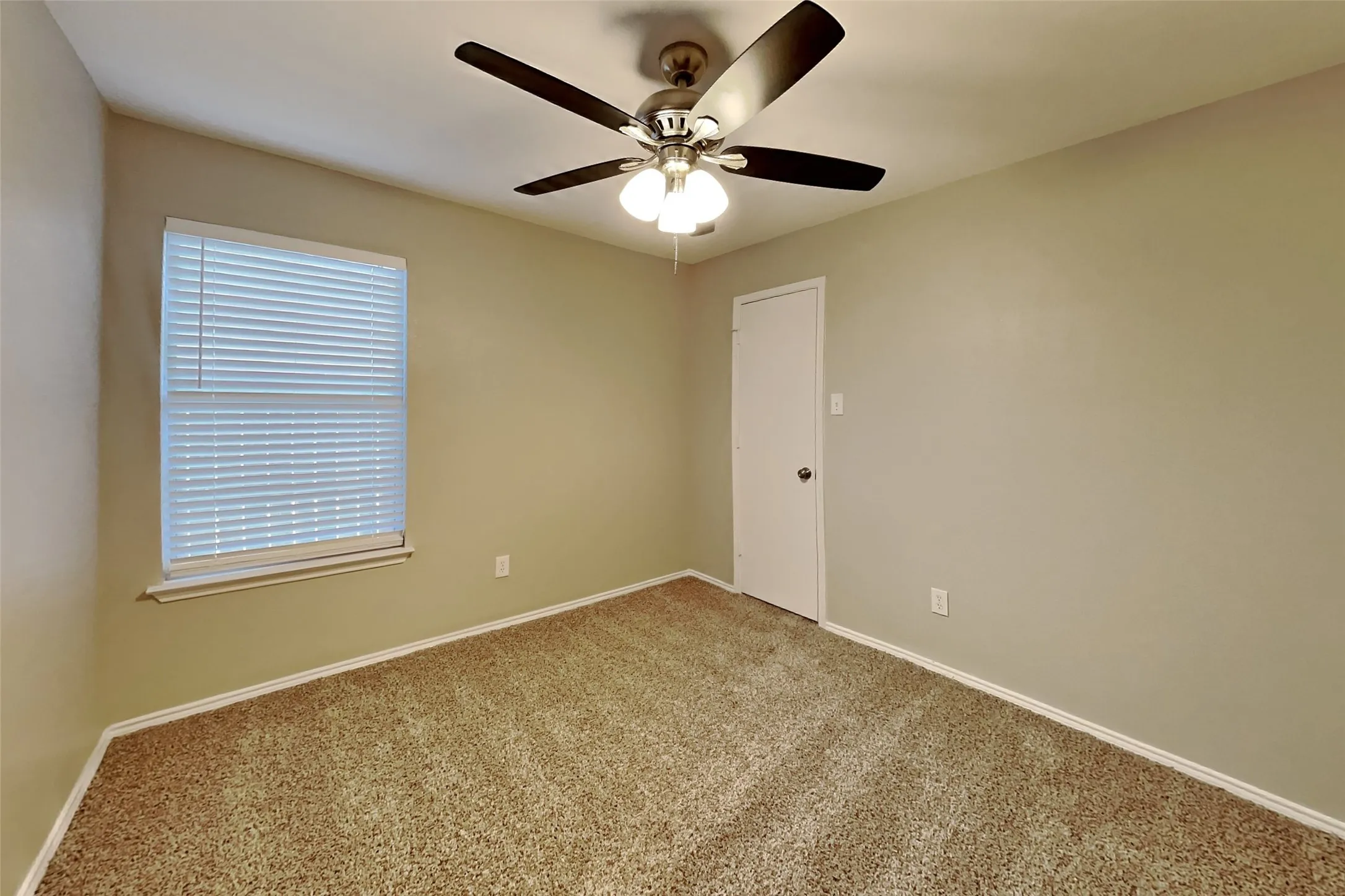 Single Family Residence For Rent in Tarrant County , 520 Hollyberry Drive, Mansfield, Texas 76063, 3 Bedroom, 2 Bathroom, 2 Garage spaces, 1,460 Sqft, built in 2000, mls#21372923, Real Estate Agent in Mansfield, Homes For Rent in Tarrant county, Homes For Rent in Mansfield, Realtor in Mansfield Texas, Real Estate Brokerage Independent Realty Texas, Luminita Cordes Realtor