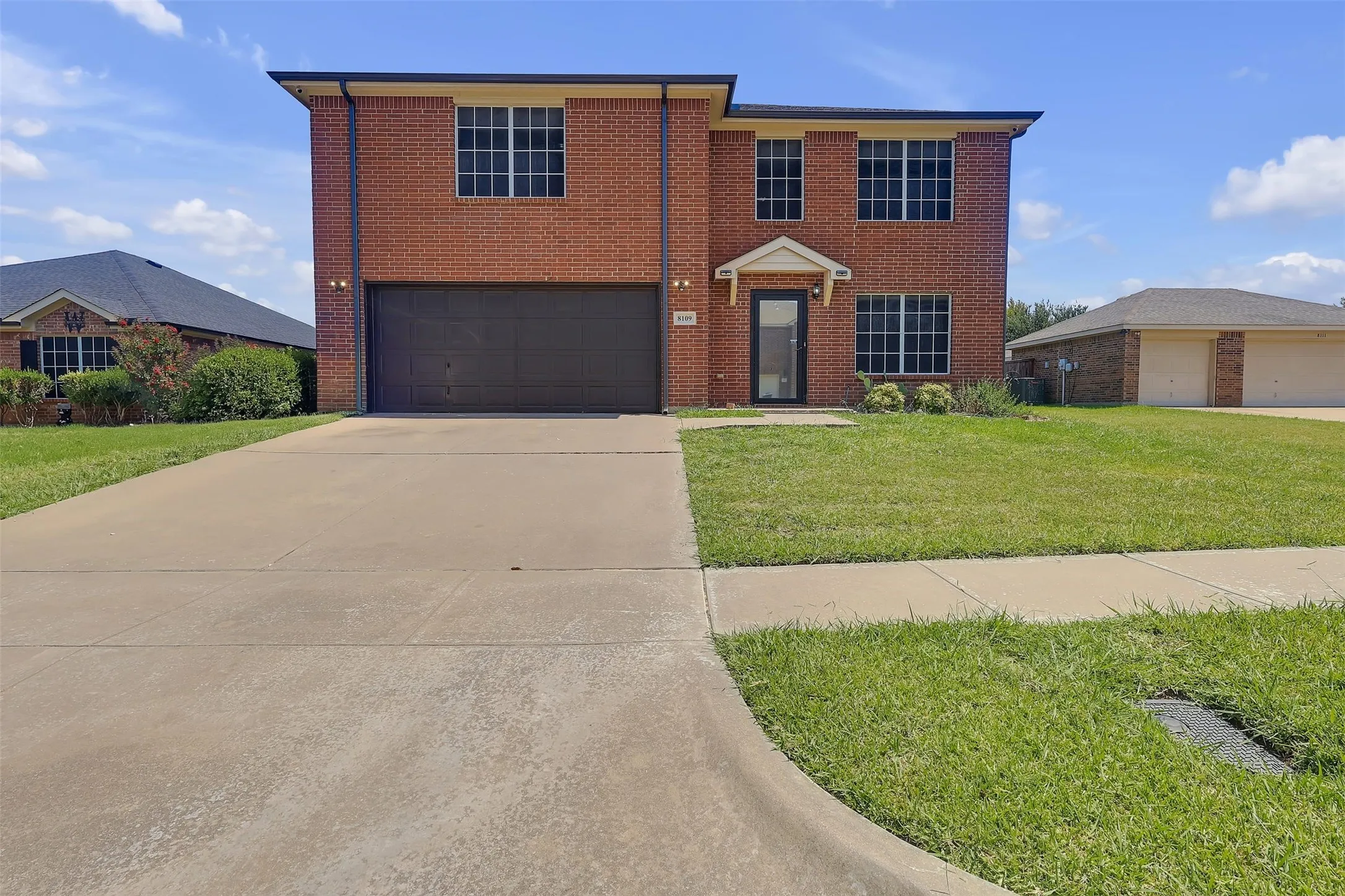 Single Family Residence For Rent in Tarrant County , 8109 Zephyr Court, Arlington, Texas 76002, 4 Bedroom, 4 Bathroom, 2 Garage spaces, 2,653 Sqft, built in 2005, mls#21372932, Real Estate Agent in Arlington, Homes For Rent in Tarrant county, Homes For Rent in Arlington, Realtor in Arlington Texas, Real Estate Brokerage Independent Realty Texas, Luminita Cordes Realtor