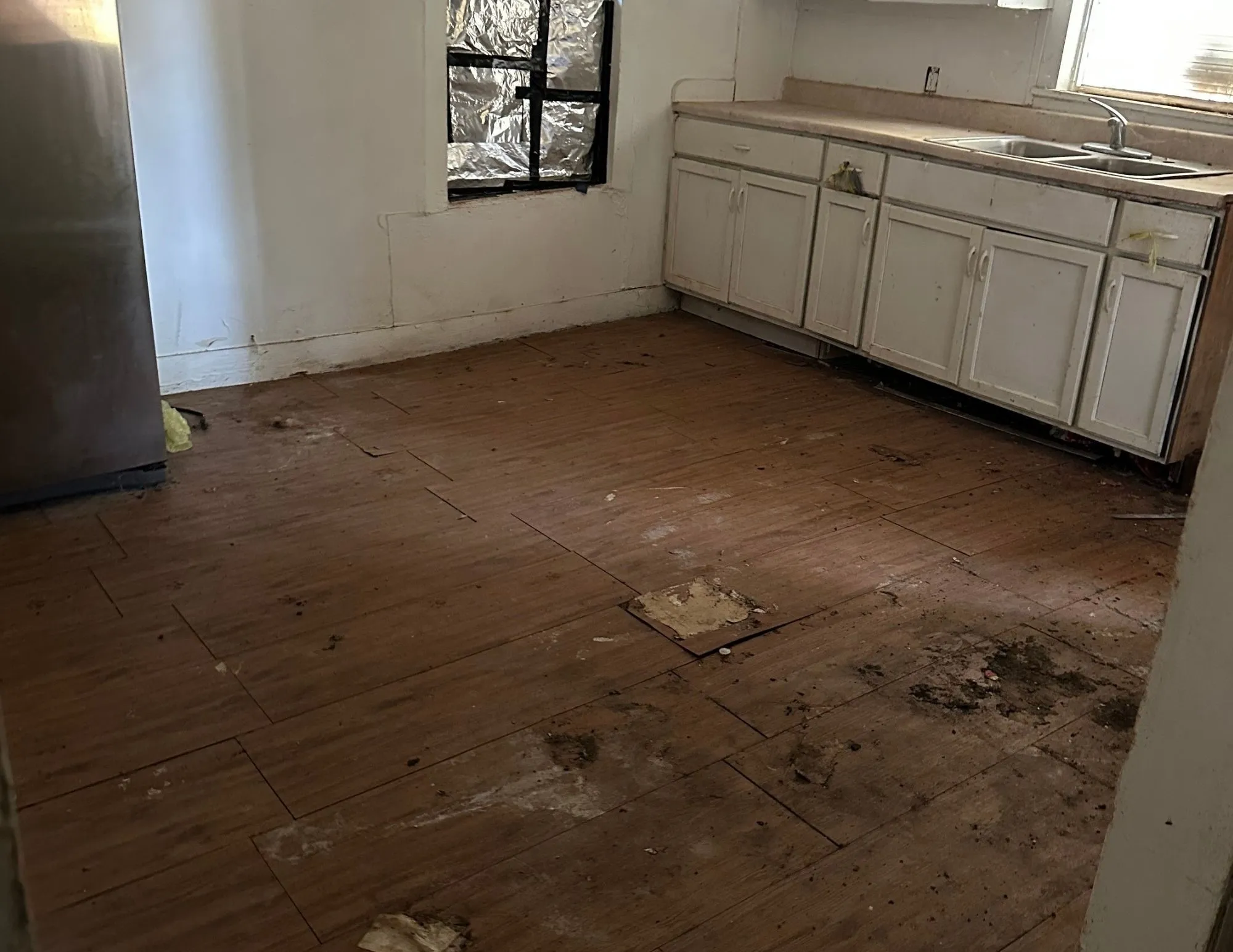 Single Family Residence For Sale in Hill County , 106 N Wesley Street, Itasca, Texas 76055, 5 Bedroom, 3 Bathroom, Garage spaces, 2,366 Sqft, built in 1900, mls#21372934, Real Estate Agent in Itasca, Homes For Sale in Hill county, Homes For Sale in Itasca, Realtor in Itasca Texas, Real Estate Brokerage Independent Realty Texas, Luminita Cordes Realtor
