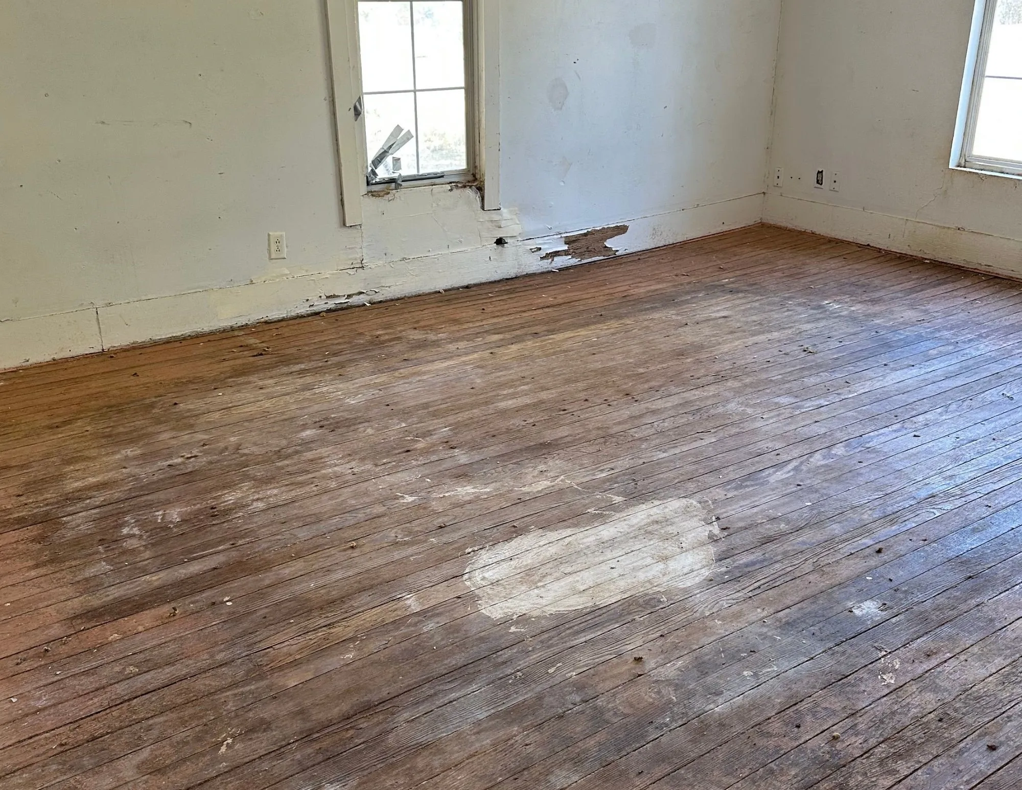 Single Family Residence For Sale in Hill County , 106 N Wesley Street, Itasca, Texas 76055, 5 Bedroom, 3 Bathroom, Garage spaces, 2,366 Sqft, built in 1900, mls#21372934, Real Estate Agent in Itasca, Homes For Sale in Hill county, Homes For Sale in Itasca, Realtor in Itasca Texas, Real Estate Brokerage Independent Realty Texas, Luminita Cordes Realtor