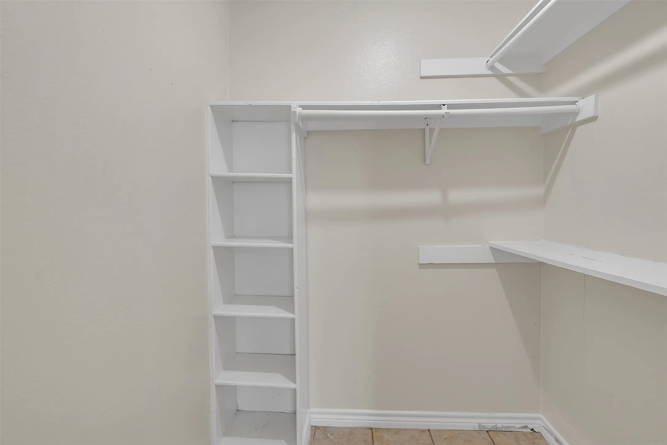 Walk in closet featuring tile patterned floors