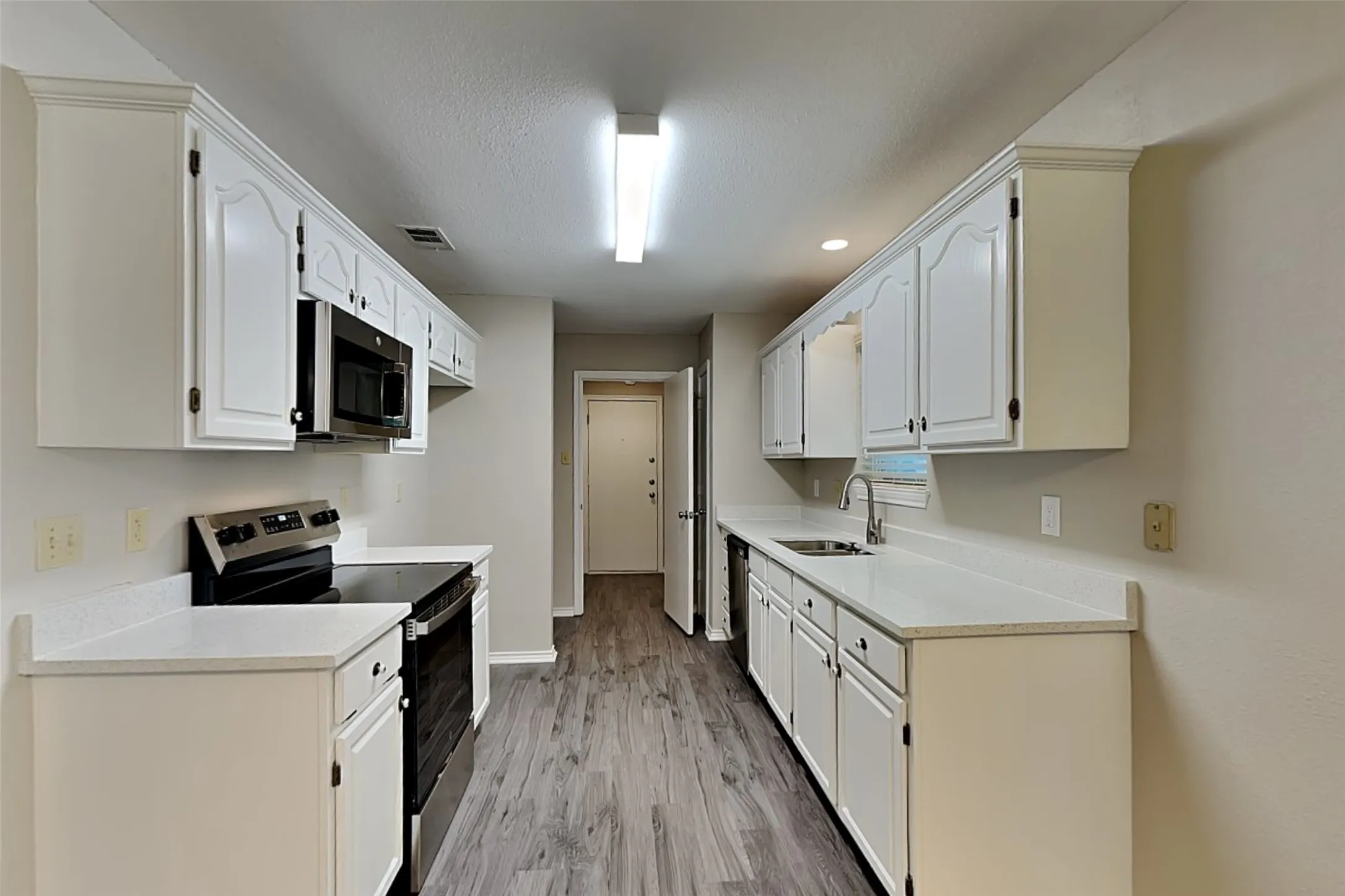 Single Family Residence For Rent in Denton County , 2613 Forestview Drive, Corinth, Texas 76210, 3 Bedroom, 2 Bathroom, 2 Garage spaces, 1,515 Sqft, built in 1986, mls#21372939, Real Estate Agent in Corinth, Homes For Rent in Denton county, Homes For Rent in Corinth, Realtor in Corinth Texas, Real Estate Brokerage Independent Realty Texas, Luminita Cordes Realtor