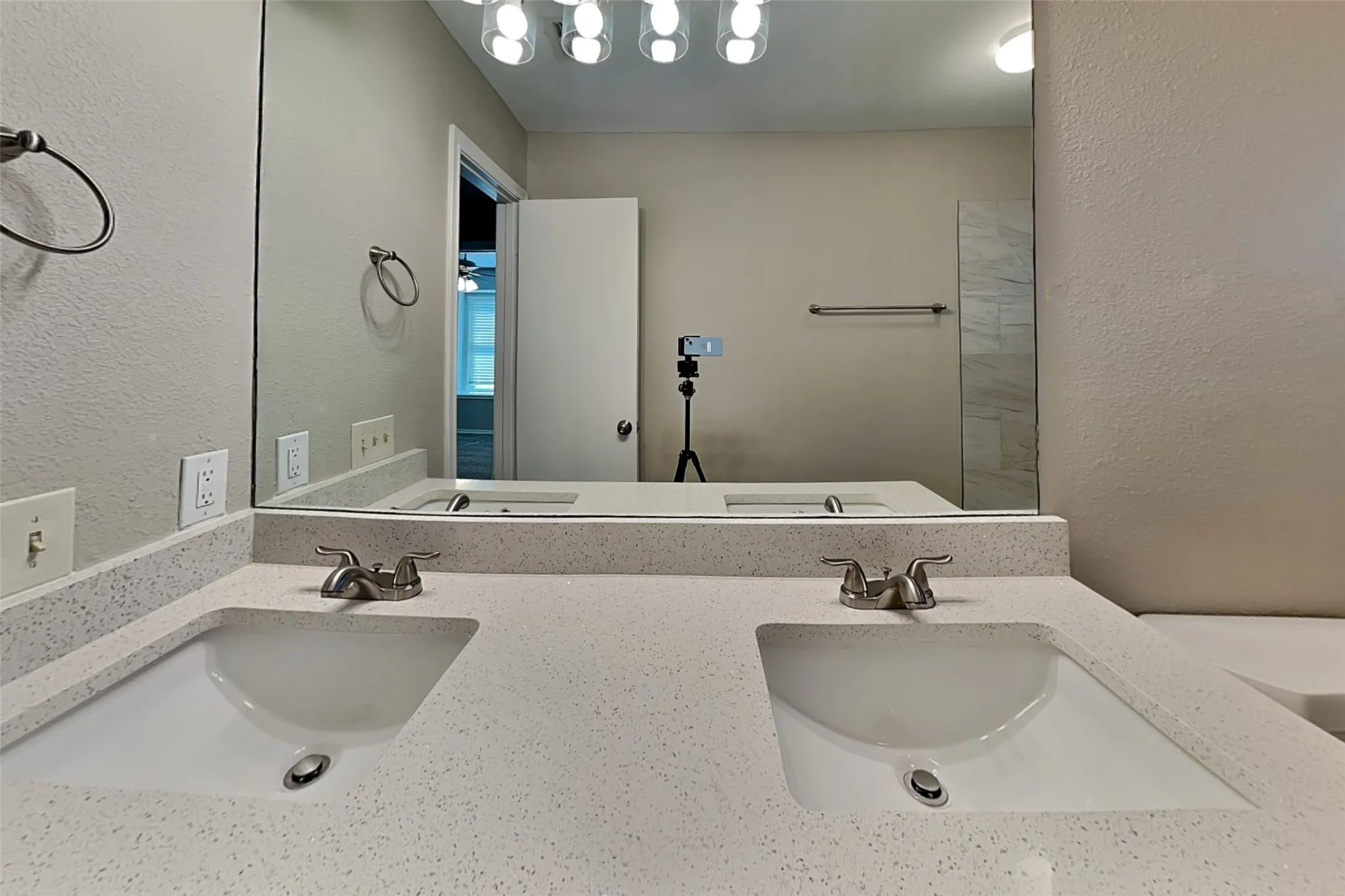 Single Family Residence For Rent in Denton County , 2613 Forestview Drive, Corinth, Texas 76210, 3 Bedroom, 2 Bathroom, 2 Garage spaces, 1,515 Sqft, built in 1986, mls#21372939, Real Estate Agent in Corinth, Homes For Rent in Denton county, Homes For Rent in Corinth, Realtor in Corinth Texas, Real Estate Brokerage Independent Realty Texas, Luminita Cordes Realtor