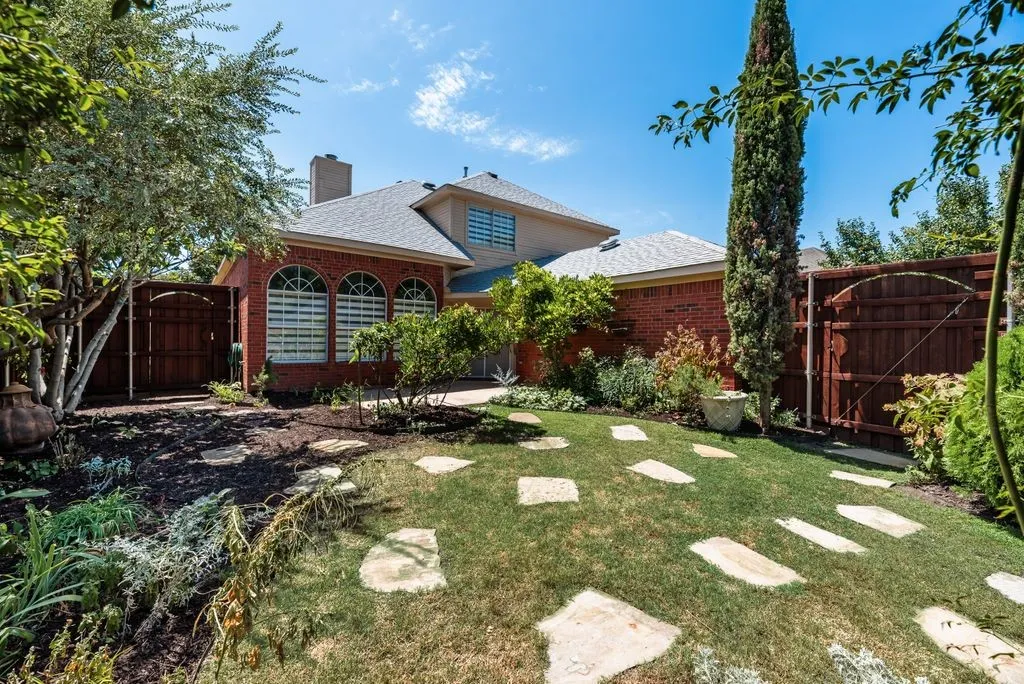 Single Family Residence For Sale in Collin County , 4341 Palmdale Drive, Plano, Texas 75024, 4 Bedroom, 3 Bathroom, 2 Garage spaces, 2,583 Sqft, built in 1996, mls#21372945, Real Estate Agent in Plano, Homes For Sale in Collin county, Homes For Sale in Plano, Realtor in Plano Texas, Real Estate Brokerage Independent Realty Texas, Luminita Cordes Realtor