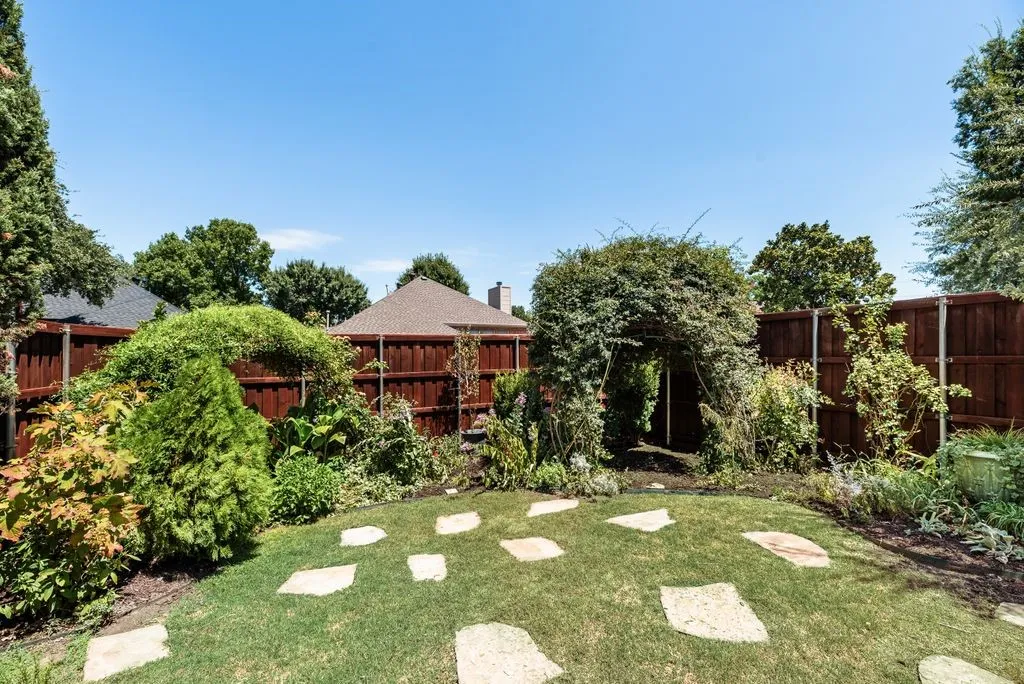 Single Family Residence For Sale in Collin County , 4341 Palmdale Drive, Plano, Texas 75024, 4 Bedroom, 3 Bathroom, 2 Garage spaces, 2,583 Sqft, built in 1996, mls#21372945, Real Estate Agent in Plano, Homes For Sale in Collin county, Homes For Sale in Plano, Realtor in Plano Texas, Real Estate Brokerage Independent Realty Texas, Luminita Cordes Realtor