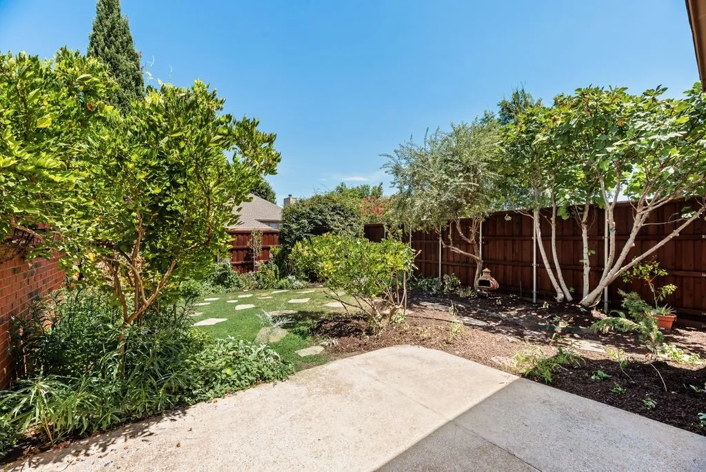 Single Family Residence For Sale in Collin County , 4341 Palmdale Drive, Plano, Texas 75024, 4 Bedroom, 3 Bathroom, 2 Garage spaces, 2,583 Sqft, built in 1996, mls#21372945, Real Estate Agent in Plano, Homes For Sale in Collin county, Homes For Sale in Plano, Realtor in Plano Texas, Real Estate Brokerage Independent Realty Texas, Luminita Cordes Realtor