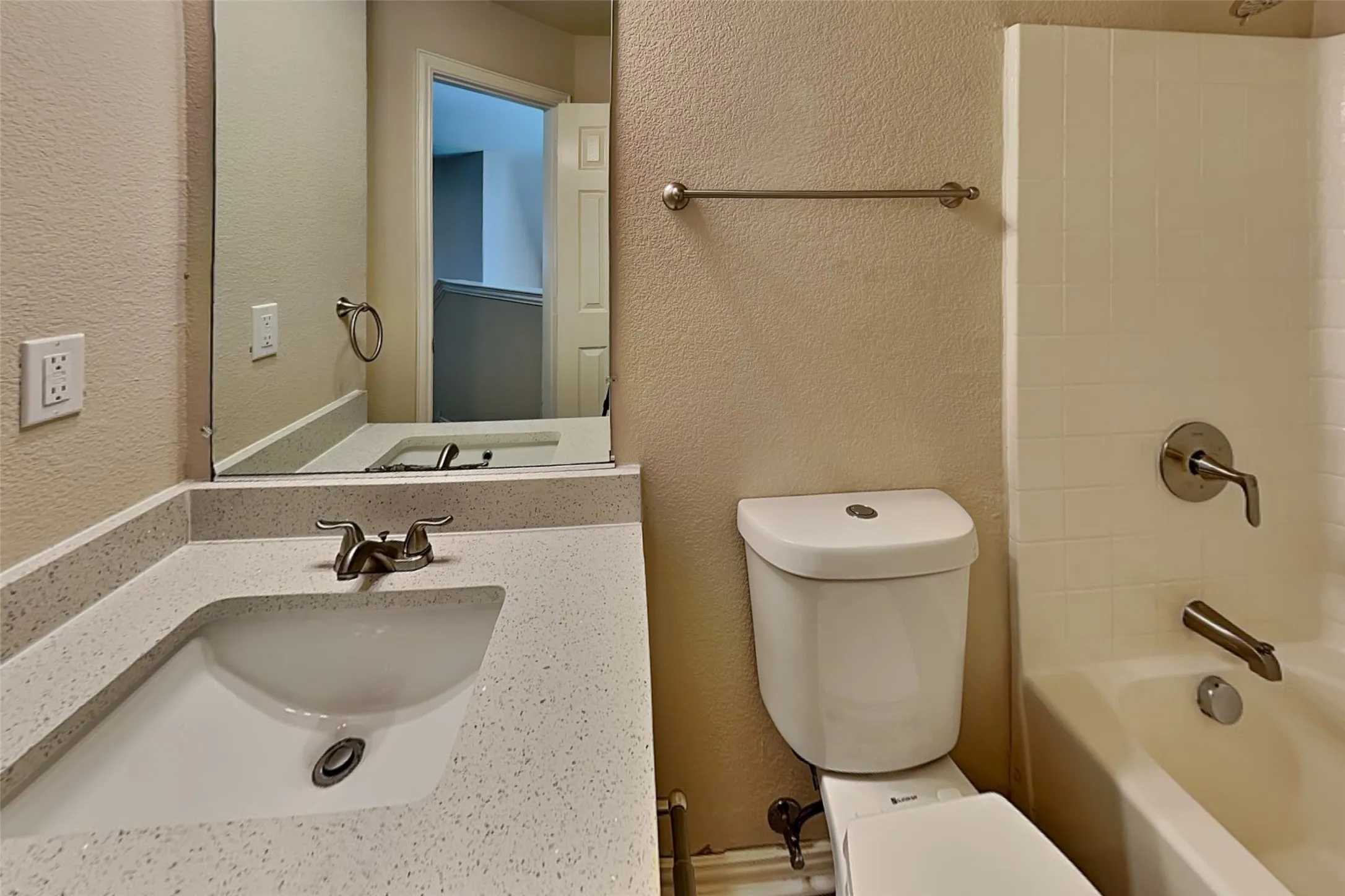 Single Family Residence For Rent in Tarrant County , 11800 Porcupine Drive, Fort Worth, Texas 76244, 4 Bedroom, 3 Bathroom, 2 Garage spaces, 2,320 Sqft, built in 2004, mls#21372946, Real Estate Agent in Fort Worth, Homes For Rent in Tarrant county, Homes For Rent in Fort Worth, Realtor in Fort Worth Texas, Real Estate Brokerage Independent Realty Texas, Luminita Cordes Realtor