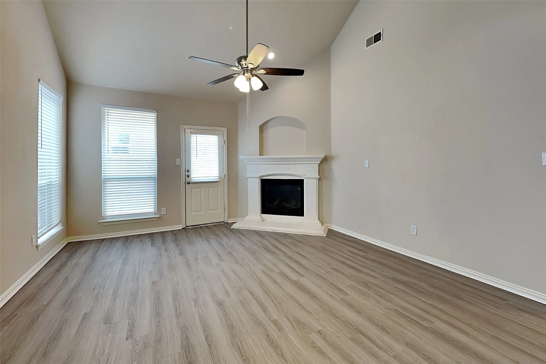 Single Family Residence For Rent in Tarrant County , 11800 Porcupine Drive, Fort Worth, Texas 76244, 4 Bedroom, 3 Bathroom, 2 Garage spaces, 2,320 Sqft, built in 2004, mls#21372946, Real Estate Agent in Fort Worth, Homes For Rent in Tarrant county, Homes For Rent in Fort Worth, Realtor in Fort Worth Texas, Real Estate Brokerage Independent Realty Texas, Luminita Cordes Realtor
