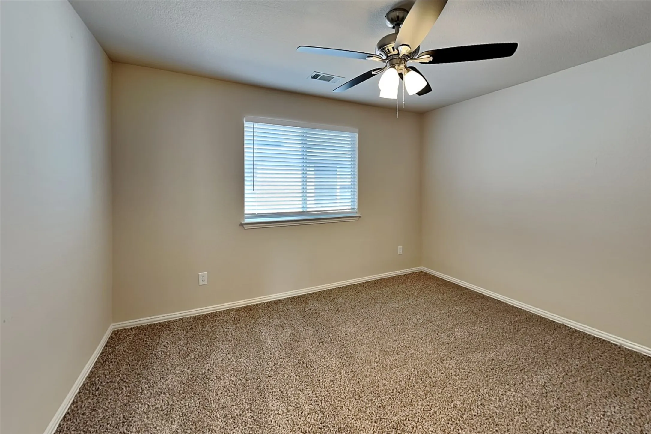 Single Family Residence For Rent in Tarrant County , 11800 Porcupine Drive, Fort Worth, Texas 76244, 4 Bedroom, 3 Bathroom, 2 Garage spaces, 2,320 Sqft, built in 2004, mls#21372946, Real Estate Agent in Fort Worth, Homes For Rent in Tarrant county, Homes For Rent in Fort Worth, Realtor in Fort Worth Texas, Real Estate Brokerage Independent Realty Texas, Luminita Cordes Realtor