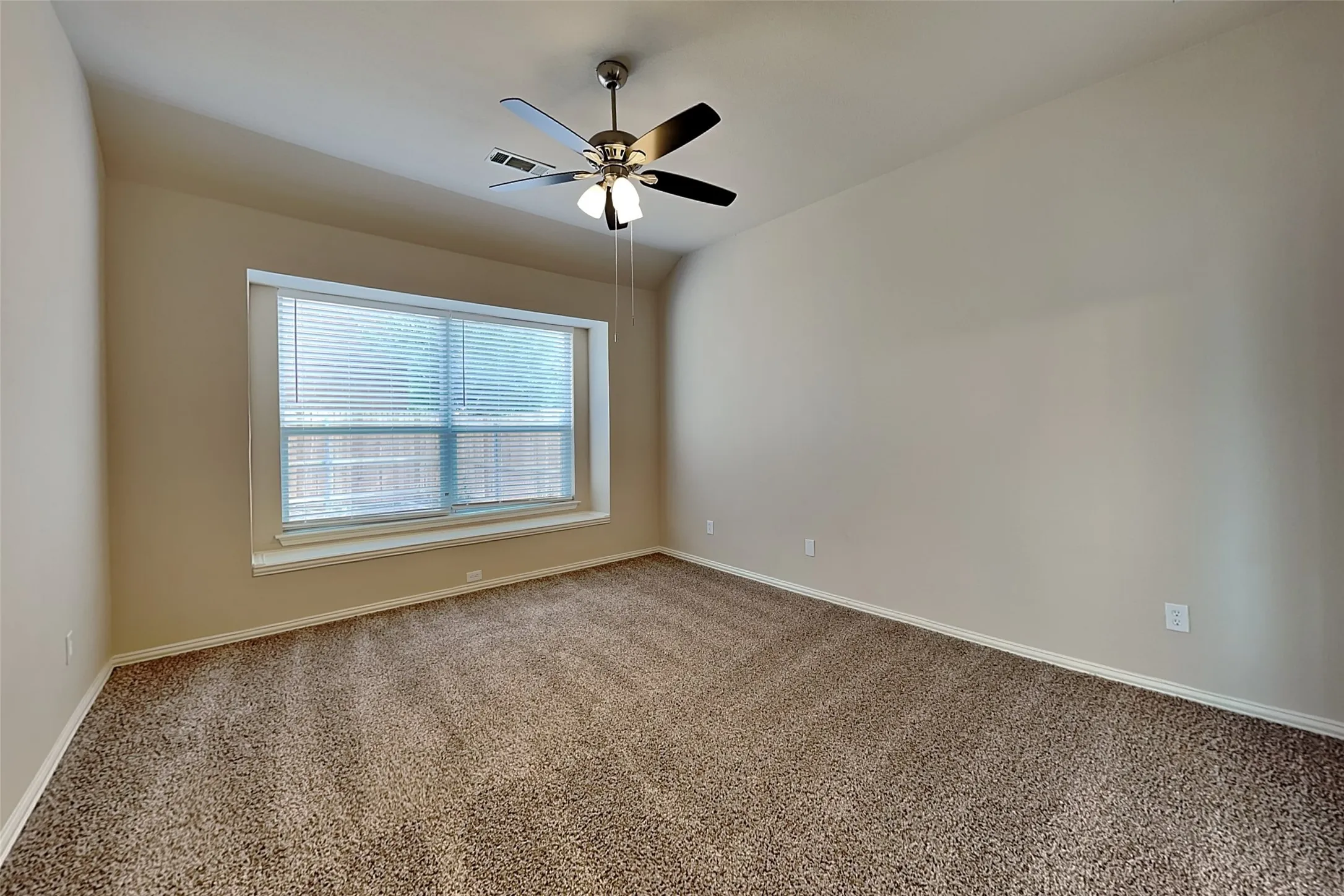 Single Family Residence For Rent in Tarrant County , 11800 Porcupine Drive, Fort Worth, Texas 76244, 4 Bedroom, 3 Bathroom, 2 Garage spaces, 2,320 Sqft, built in 2004, mls#21372946, Real Estate Agent in Fort Worth, Homes For Rent in Tarrant county, Homes For Rent in Fort Worth, Realtor in Fort Worth Texas, Real Estate Brokerage Independent Realty Texas, Luminita Cordes Realtor