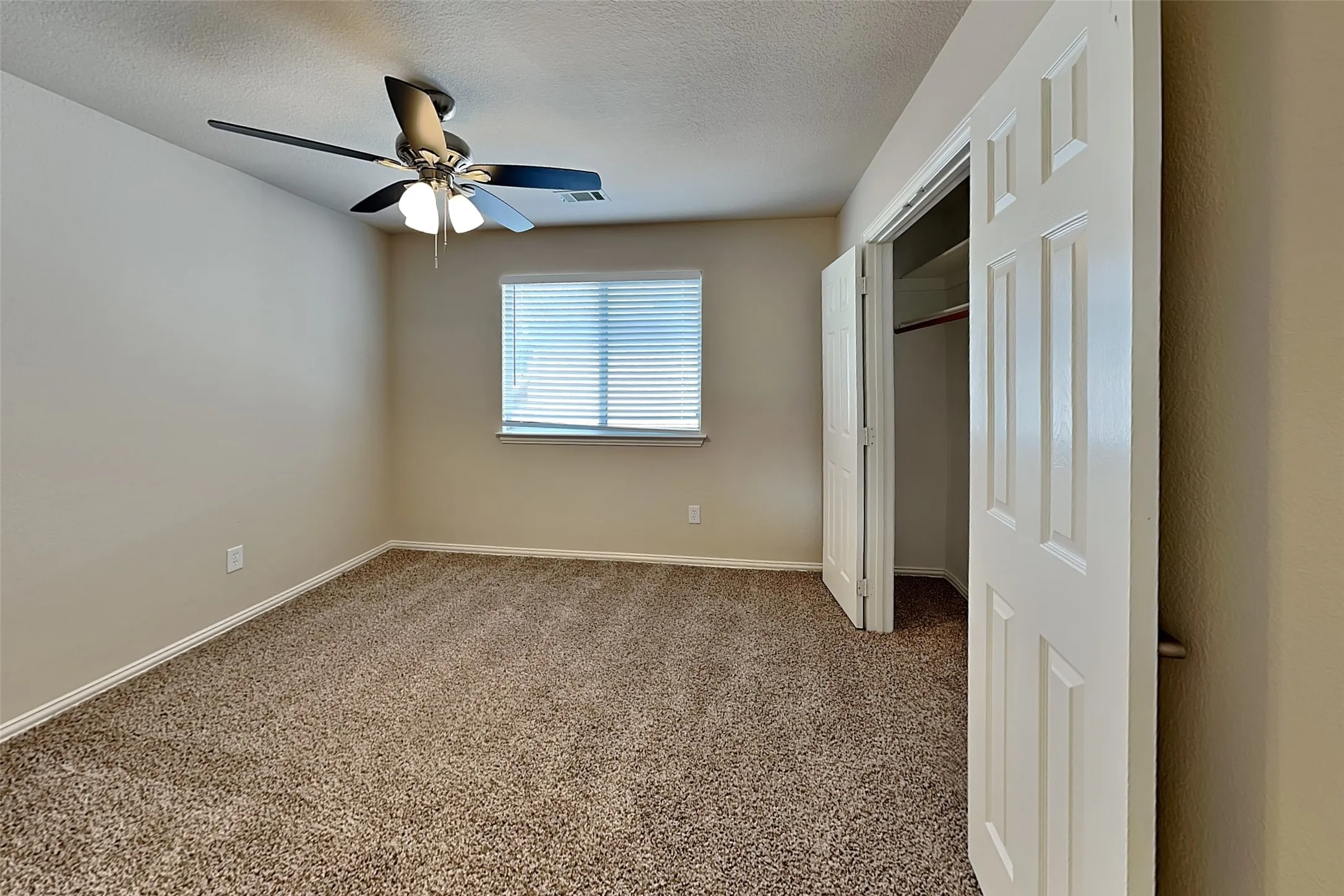 Single Family Residence For Rent in Tarrant County , 11800 Porcupine Drive, Fort Worth, Texas 76244, 4 Bedroom, 3 Bathroom, 2 Garage spaces, 2,320 Sqft, built in 2004, mls#21372946, Real Estate Agent in Fort Worth, Homes For Rent in Tarrant county, Homes For Rent in Fort Worth, Realtor in Fort Worth Texas, Real Estate Brokerage Independent Realty Texas, Luminita Cordes Realtor