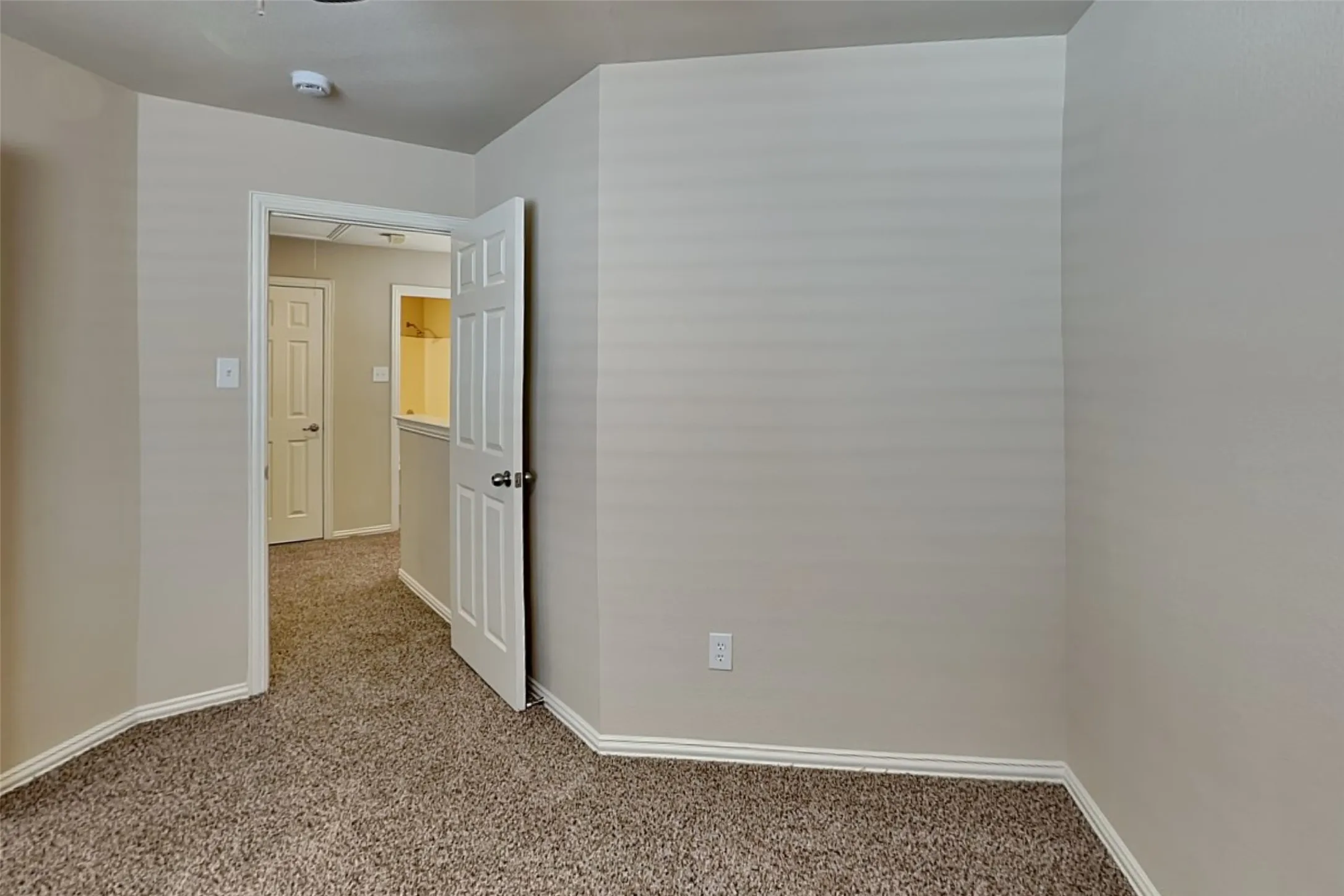 Single Family Residence For Rent in Tarrant County , 11800 Porcupine Drive, Fort Worth, Texas 76244, 4 Bedroom, 3 Bathroom, 2 Garage spaces, 2,320 Sqft, built in 2004, mls#21372946, Real Estate Agent in Fort Worth, Homes For Rent in Tarrant county, Homes For Rent in Fort Worth, Realtor in Fort Worth Texas, Real Estate Brokerage Independent Realty Texas, Luminita Cordes Realtor