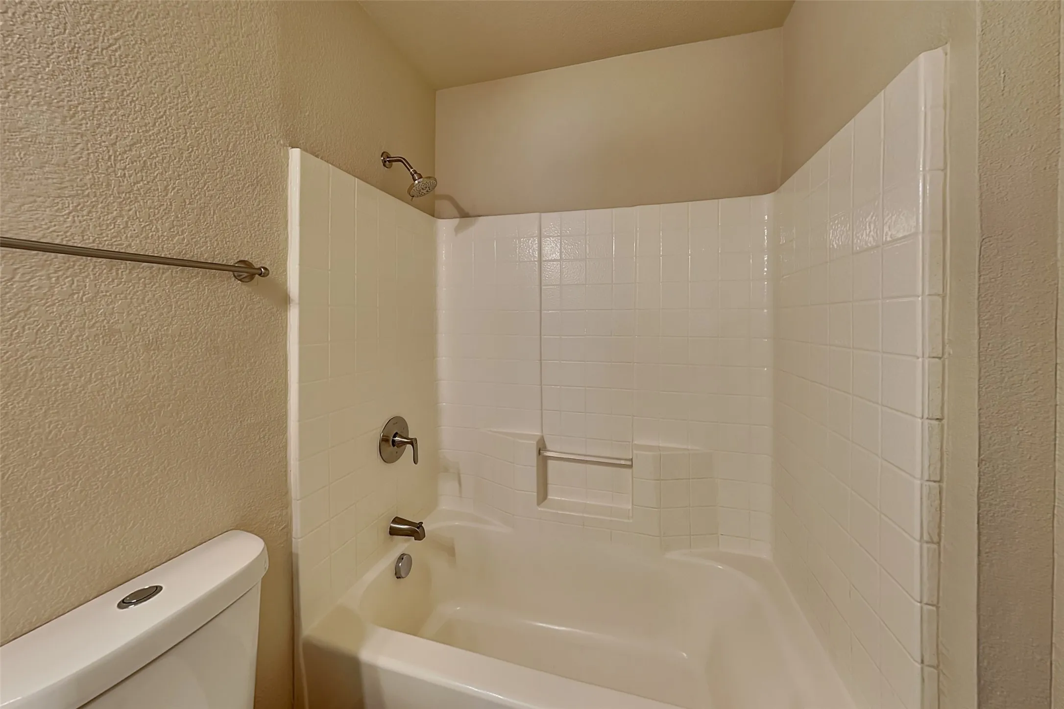 Single Family Residence For Rent in Tarrant County , 11800 Porcupine Drive, Fort Worth, Texas 76244, 4 Bedroom, 3 Bathroom, 2 Garage spaces, 2,320 Sqft, built in 2004, mls#21372946, Real Estate Agent in Fort Worth, Homes For Rent in Tarrant county, Homes For Rent in Fort Worth, Realtor in Fort Worth Texas, Real Estate Brokerage Independent Realty Texas, Luminita Cordes Realtor